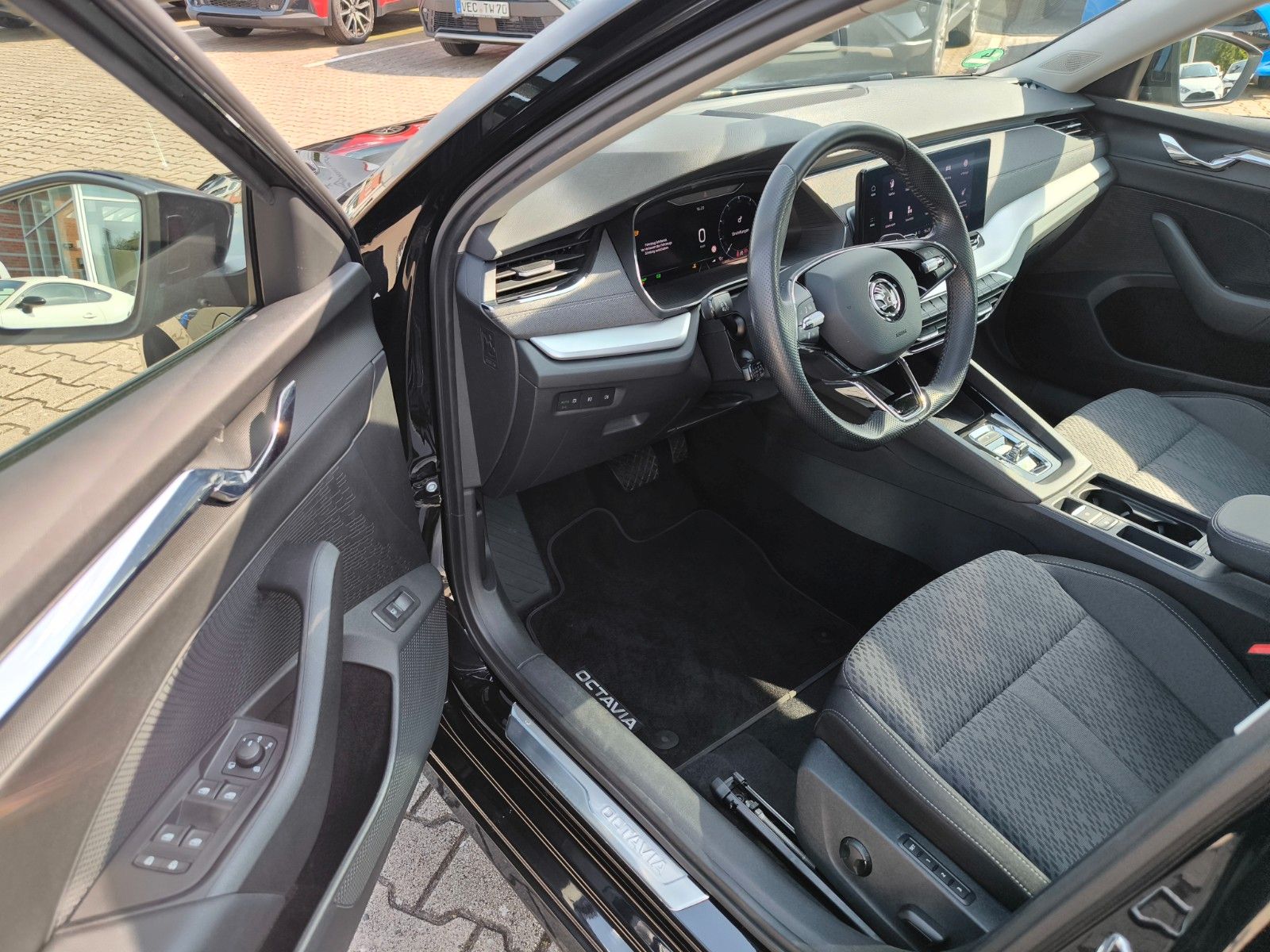 Skoda Octavia Combi First Edition iV - Samsaru's Car Outlet