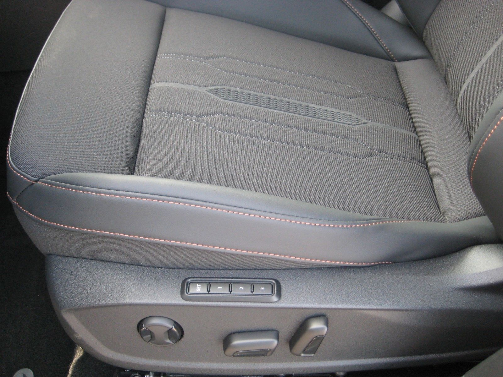 Cupra Leon 1.5 eTSI DSG Sportstourer - Samsaru's Car Outlet