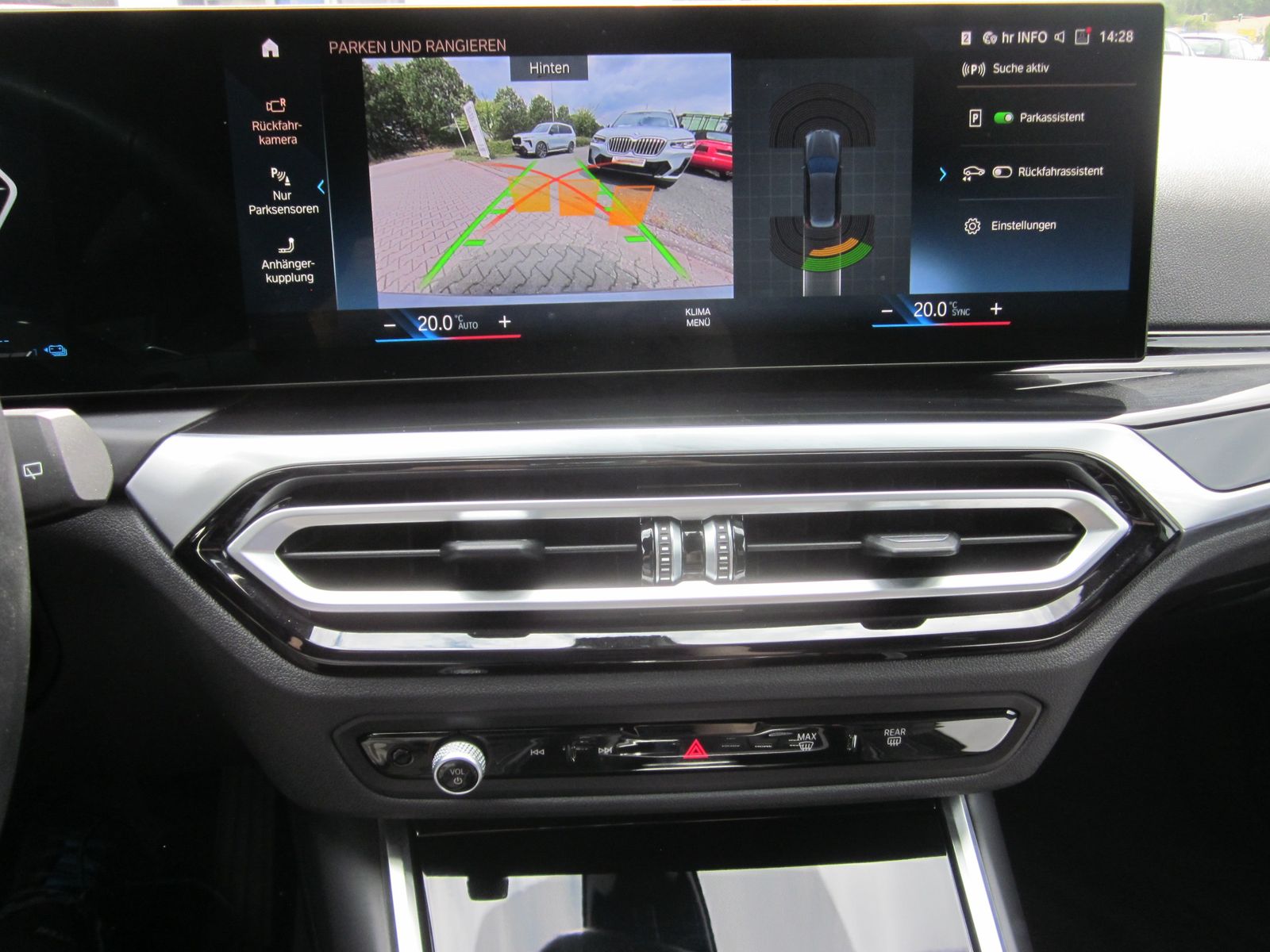 BMW 320e Touring LC Plus - Samsaru's Car Outlet
