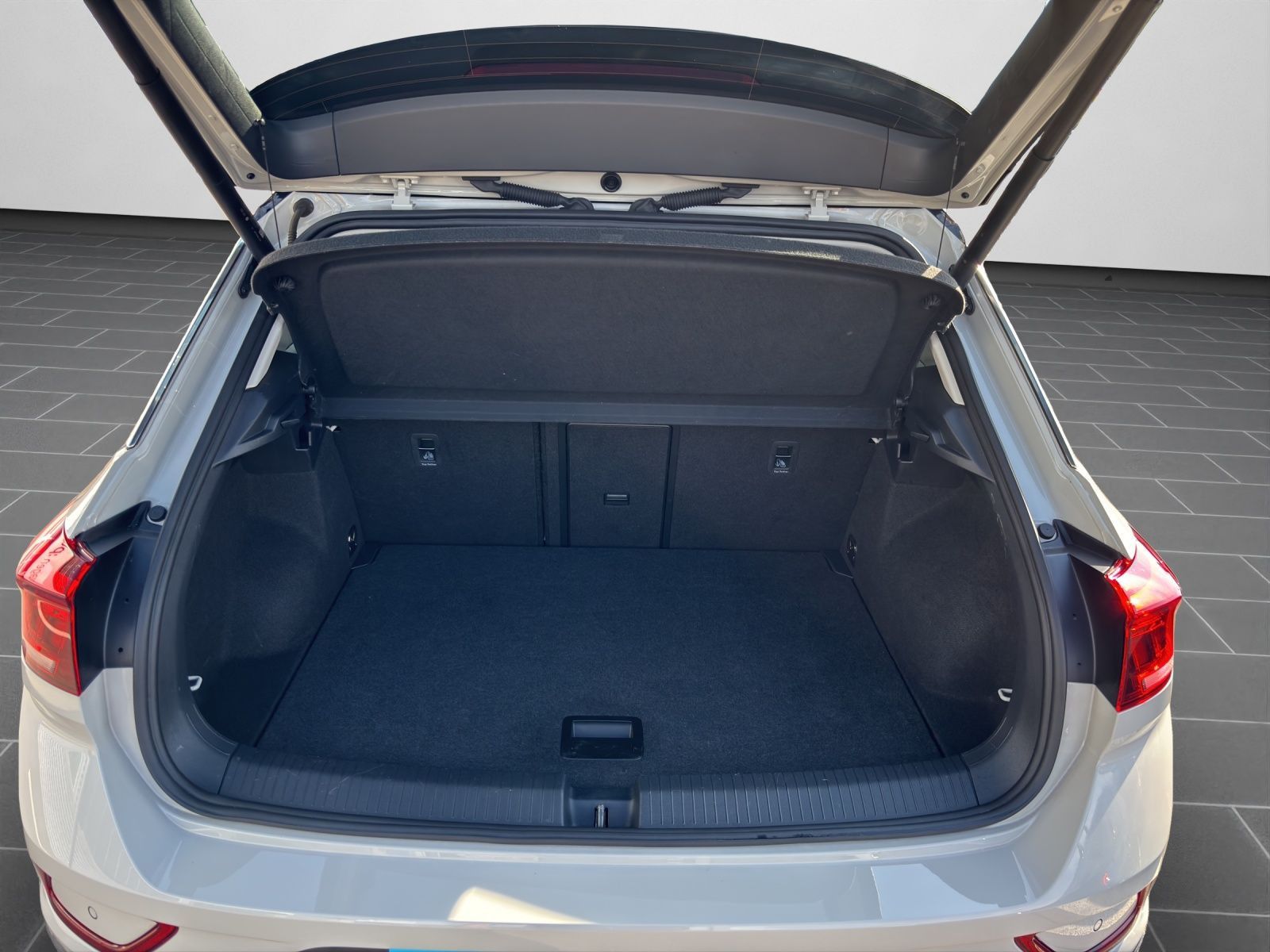 Volkswagen T-Roc Style 1.5 TSI DSG - Samsaru's Car Outlet