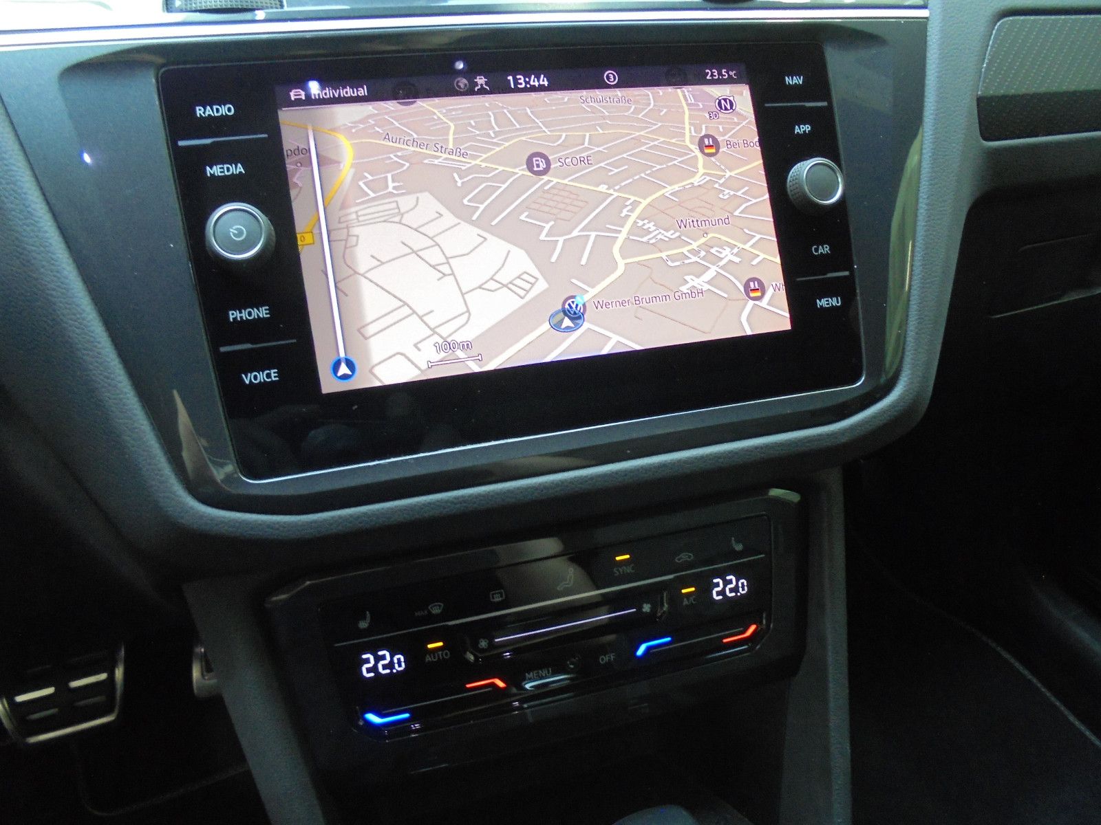 Volkswagen Tiguan R-Line 4Mo - Samsaru's Car Outlet