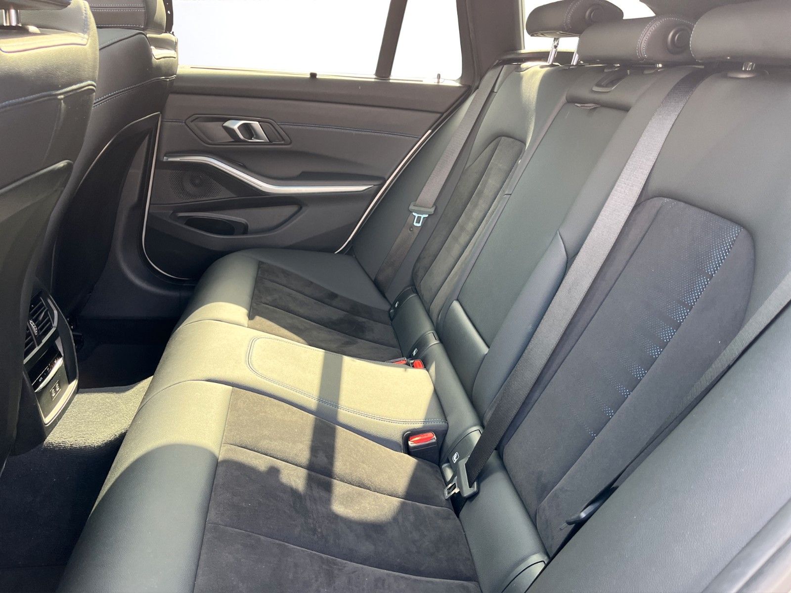 BMW 320dA Touring MSport 18" Pano DAP PAP AHK eSitze