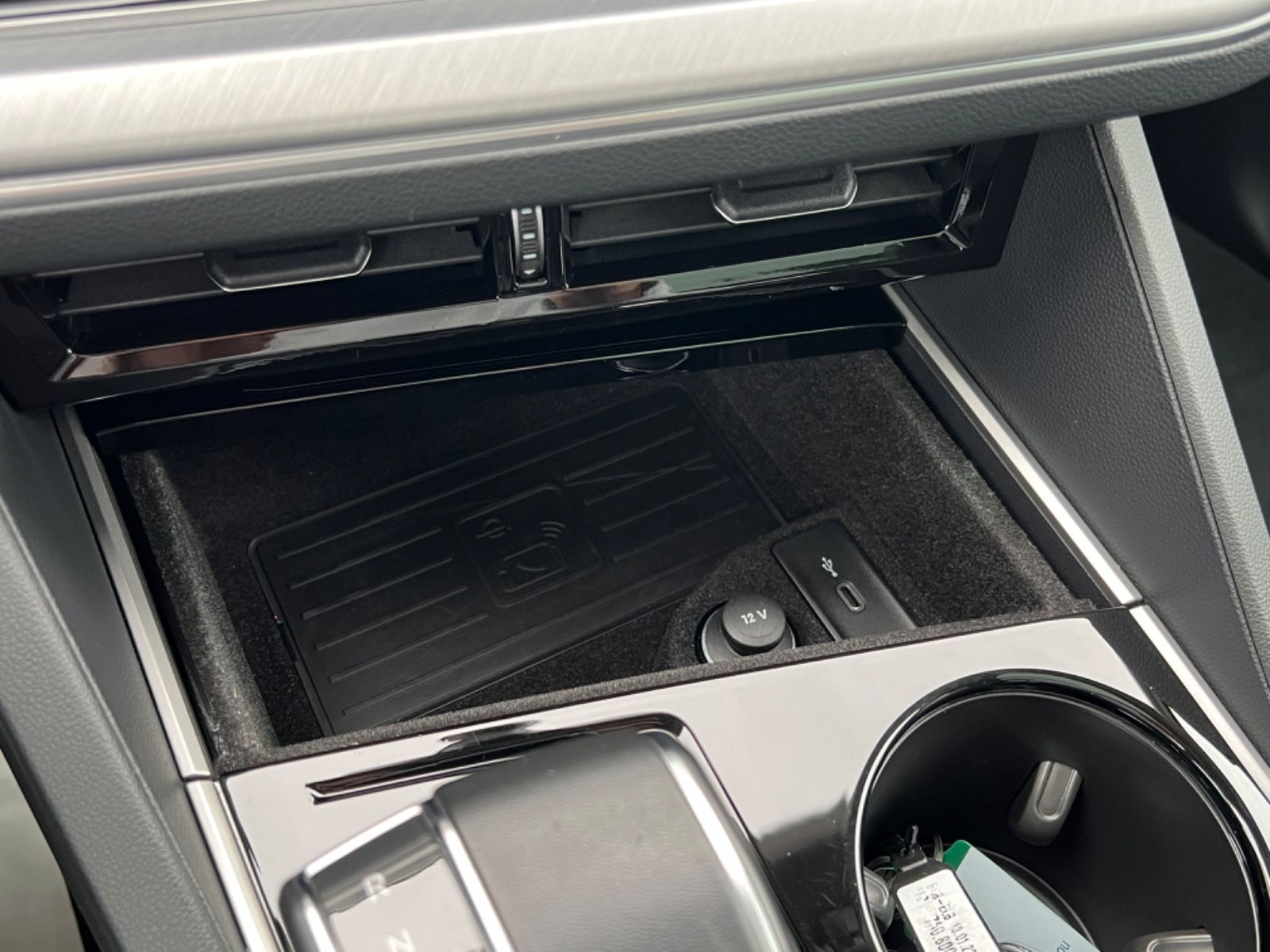 Volkswagen Touareg 4M eHybrid - Samsaru's Car Outlet