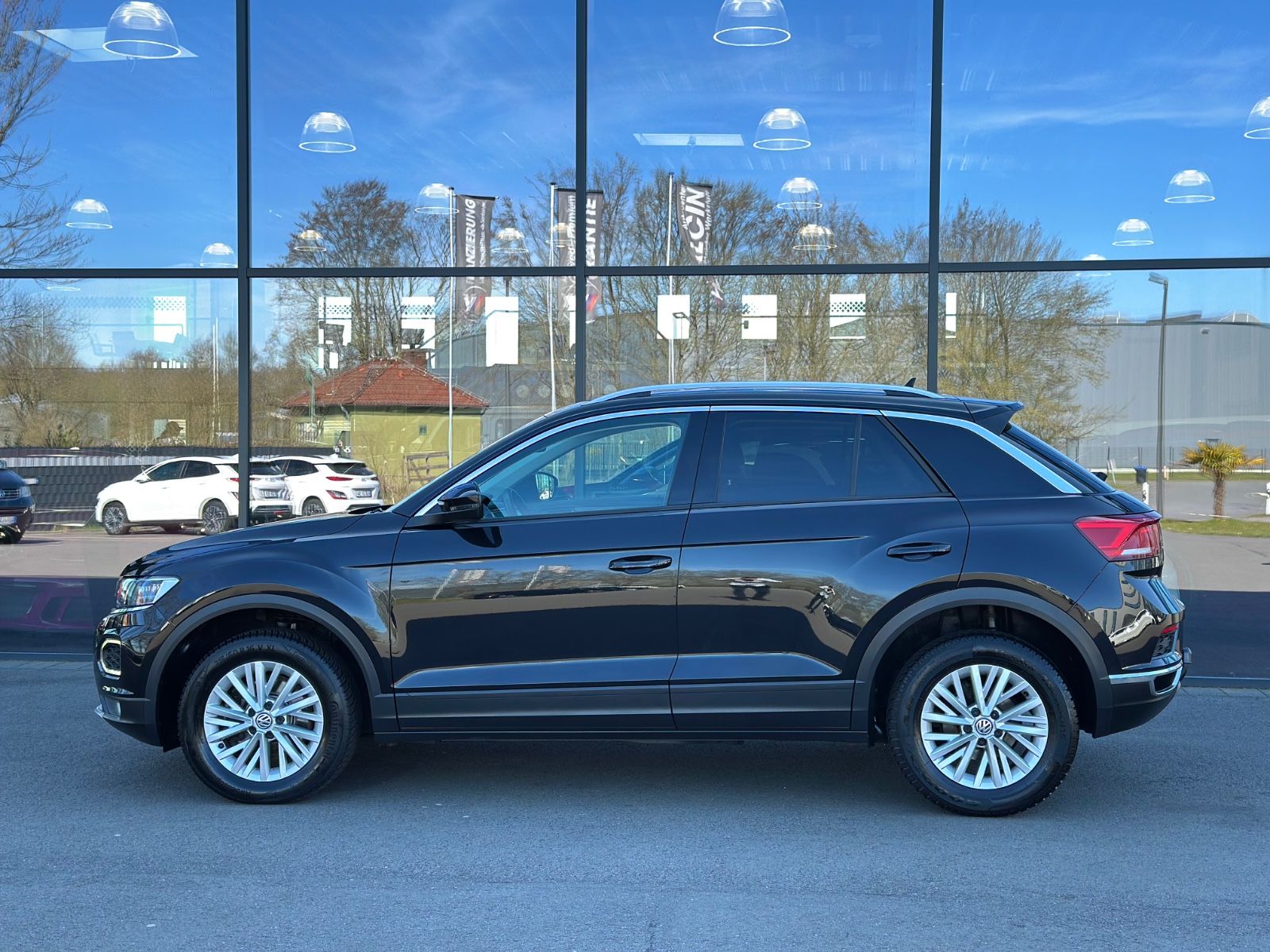 Volkswagen T-Roc 2.0 TDI SCR DSG Style - Samsaru's Car Outlet