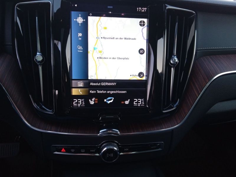 Volvo XC60 B5 Mild-Hybrid Diesel AWD Inscription - Samsaru's Car Outlet