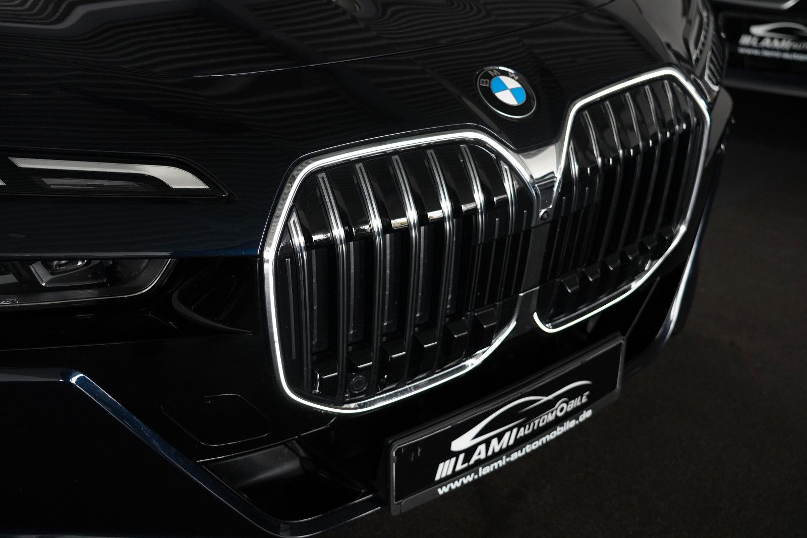 BMW 740d xDrive M Sport SKYLOUNGE ICONIC 360 HUD B&W