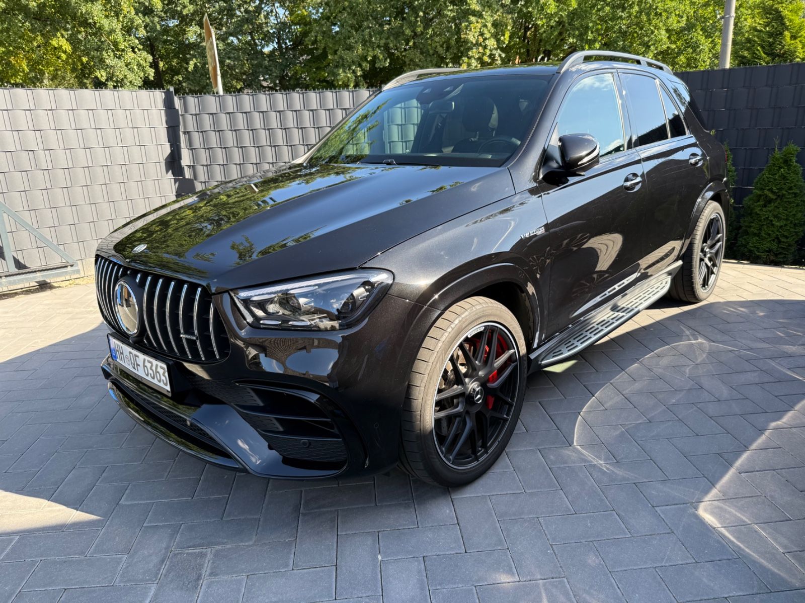 Mercedes-Benz GLE 63 AMG Black Red Seats Carbon