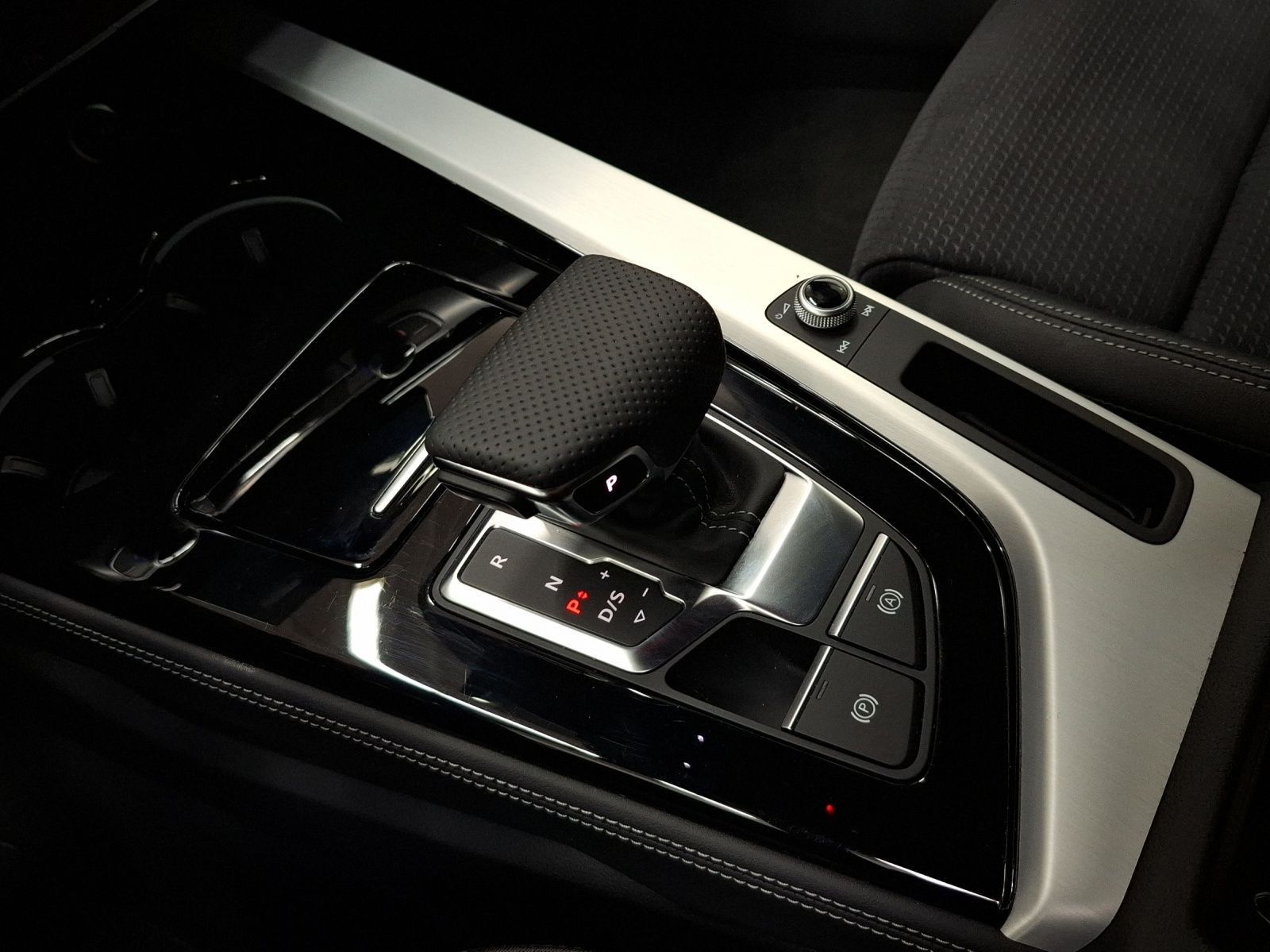 Audi A4 Avant 40 TFSI Q 2x S LINE MATRIX AHK LM19 KAM