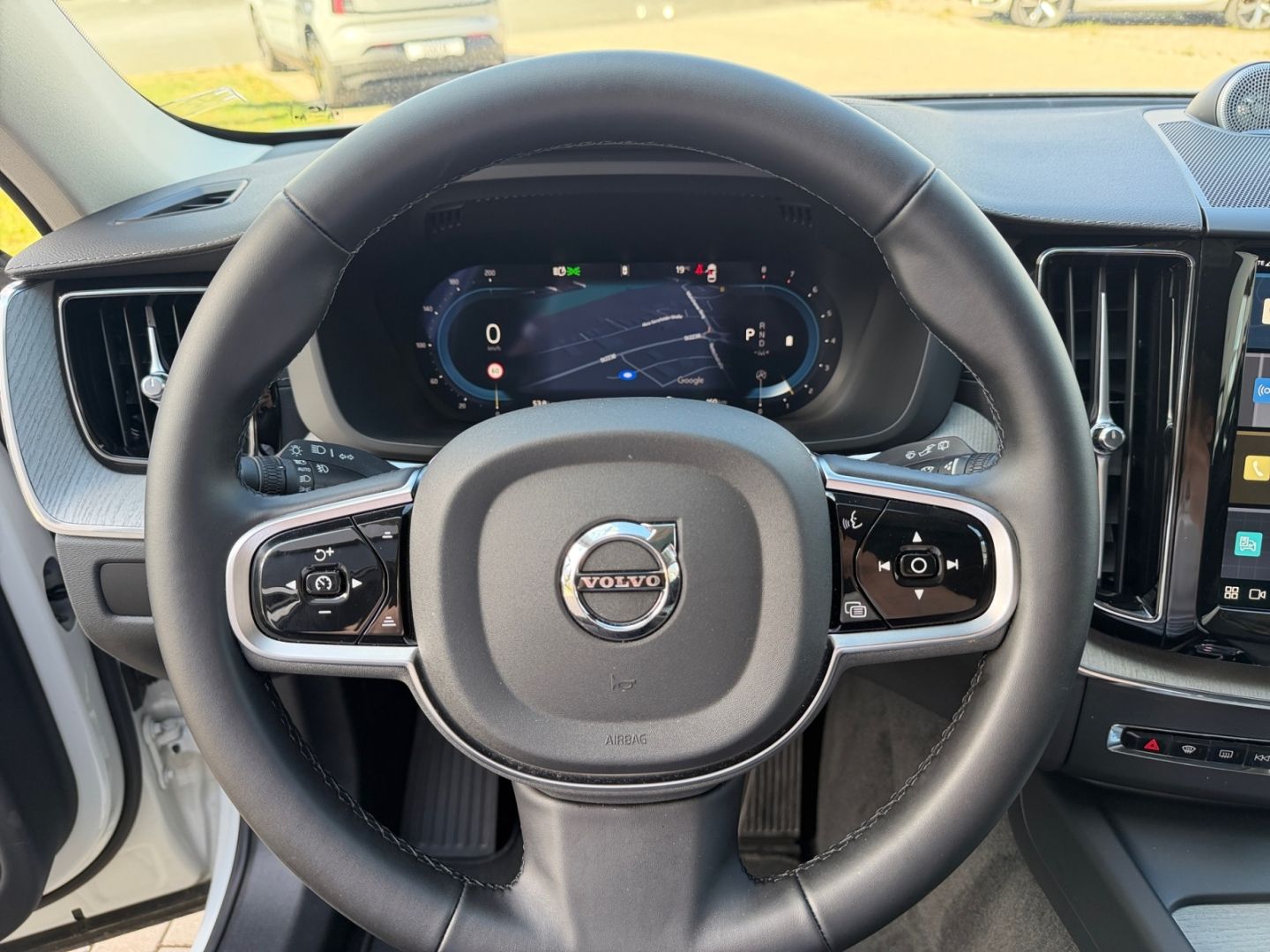Volvo XC60 Ultra Dark AWD B5 Benzin EU6d HUD AD AHK Di