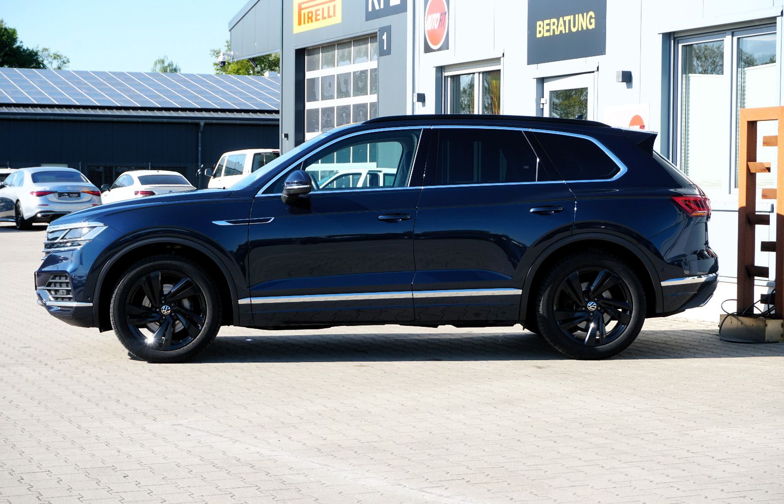 Volkswagen Touareg Elegance 4Motion - Samsaru's Car Outlet