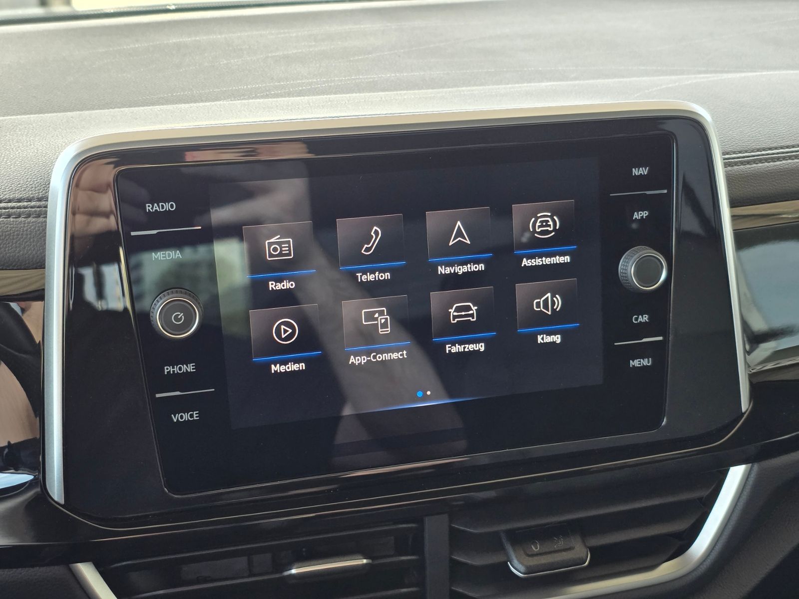 Volkswagen T-Roc 2.0 TDI DSG R-Line - Samsaru's Car Outlet
