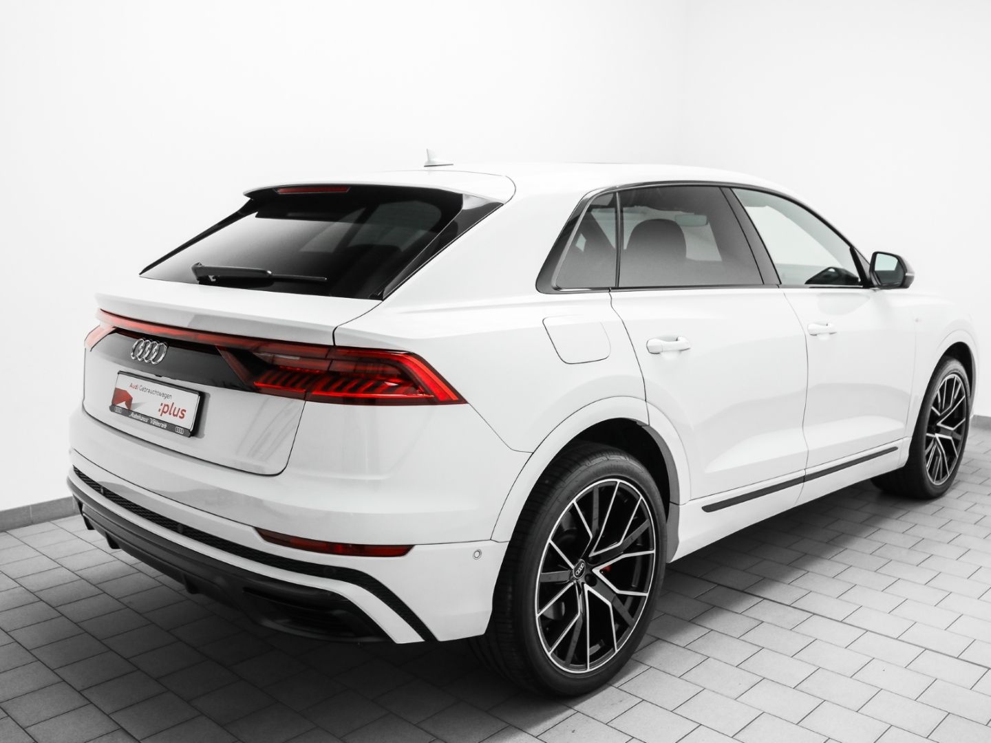 Audi Q8 50 TDI S line competition plus Pano AHK