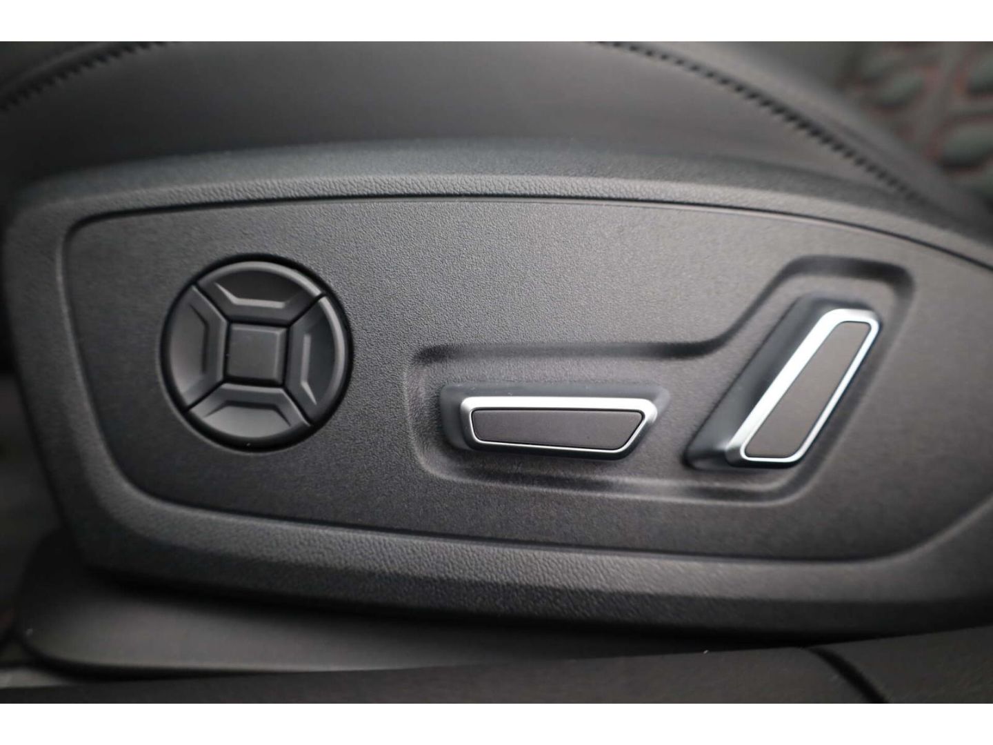 Audi RS6 Avant TFSI quattro LP: 175.630,-/Head-up/Pan