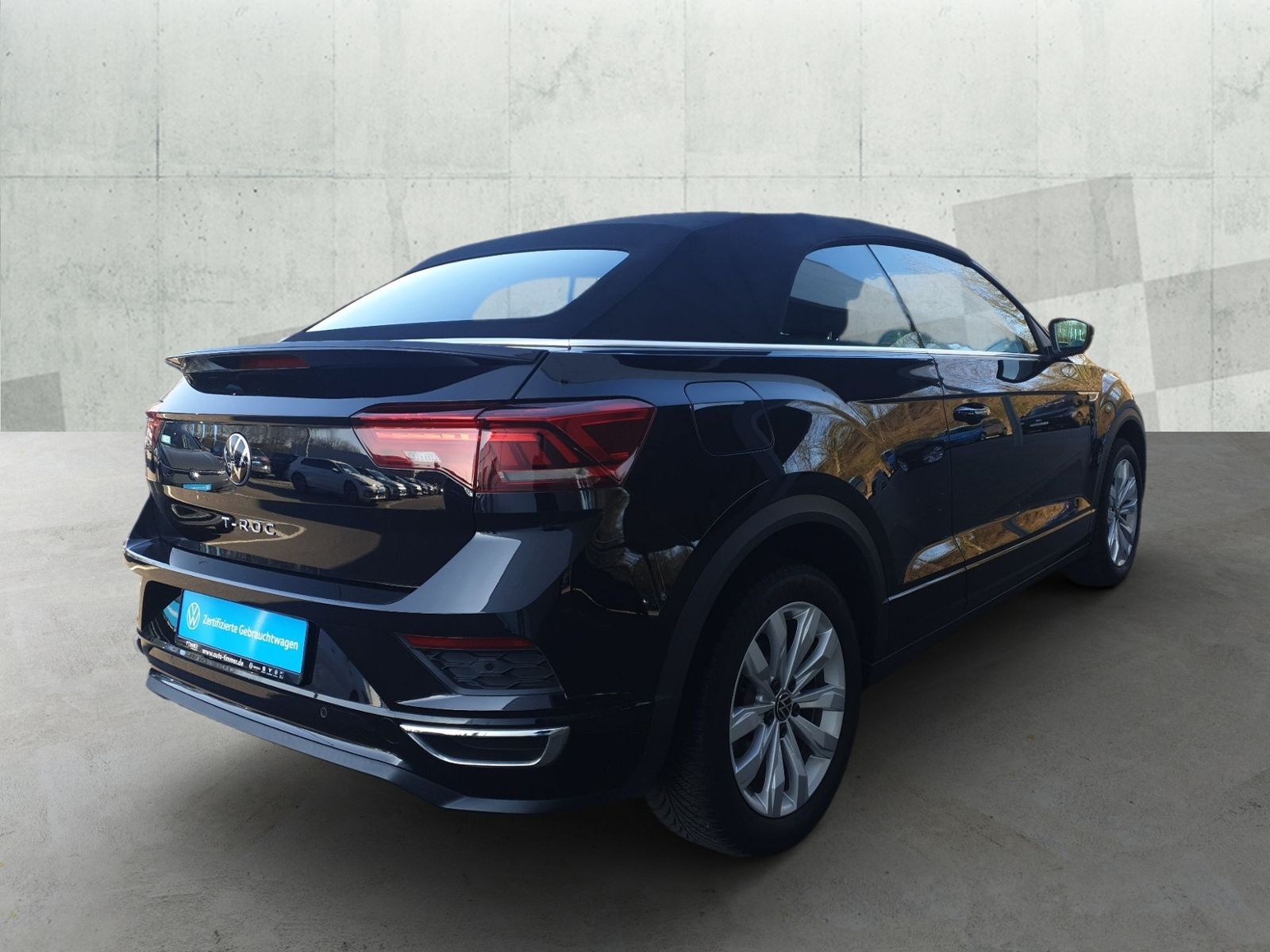 Volkswagen T-Roc 1.5 TSI R-LINE - Samsaru's Car Outlet