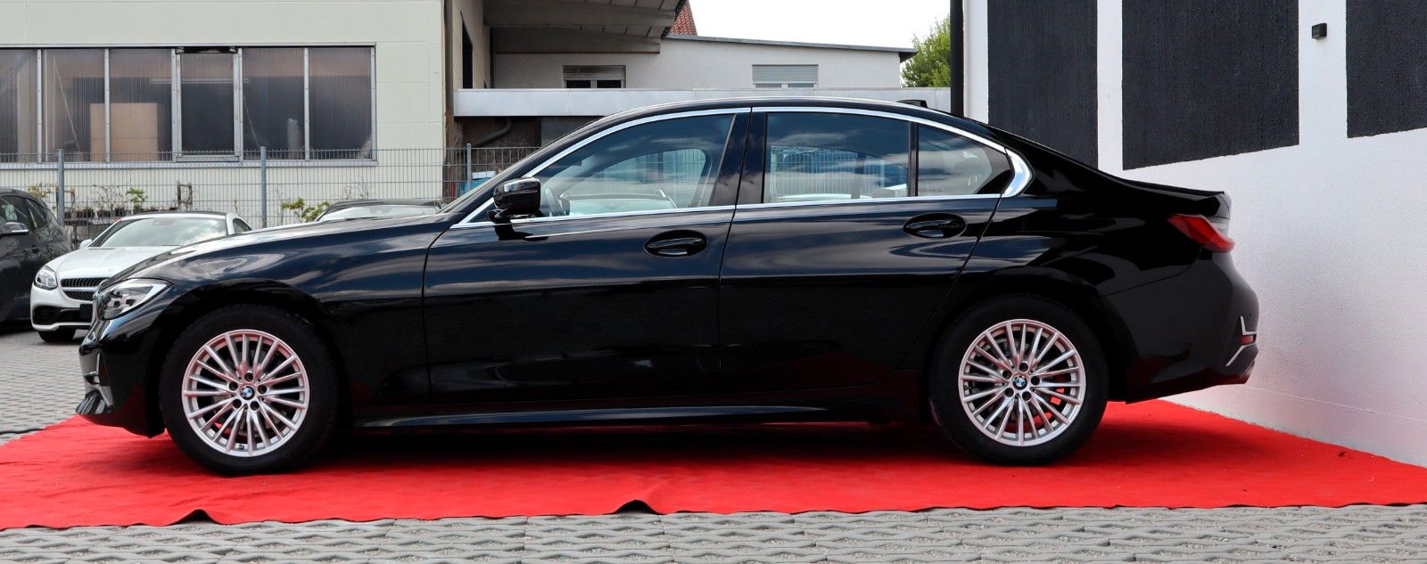 BMW 320 d Luxury Line - Samsaru's Car Outlet