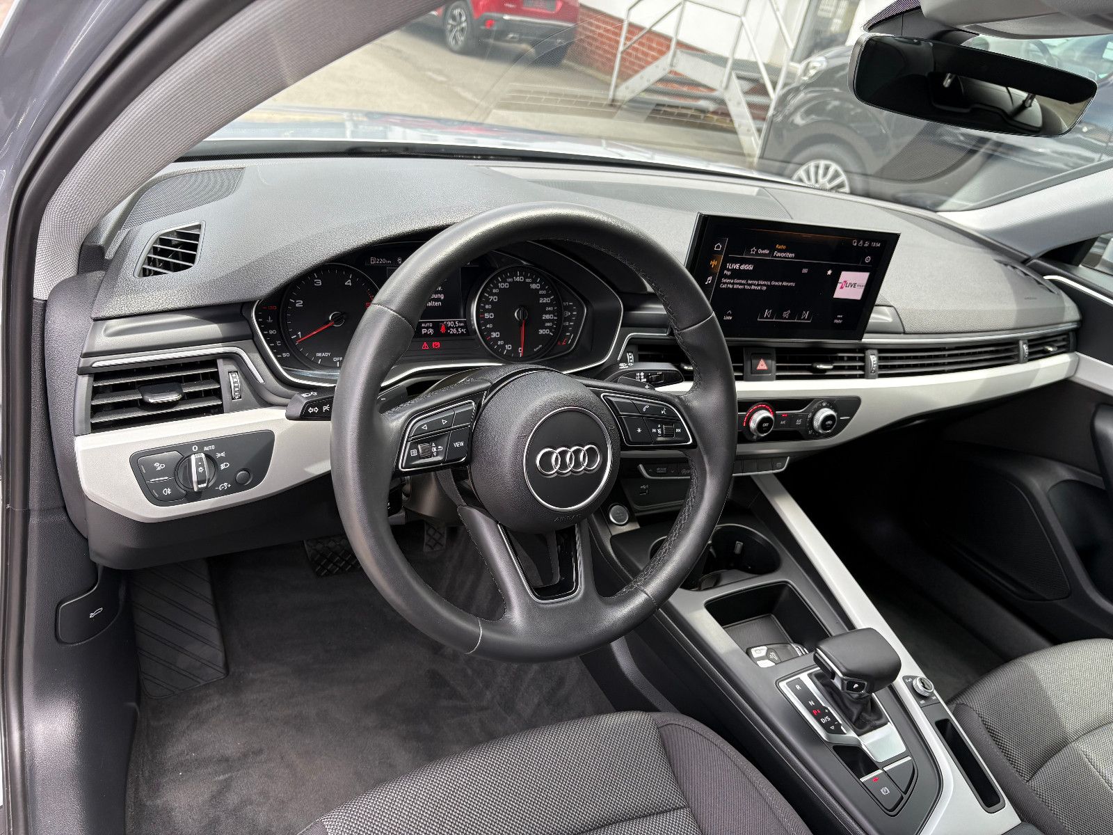 Audi A4 Lim. 35 TDI S Tronic - Samsaru's Car Outlet