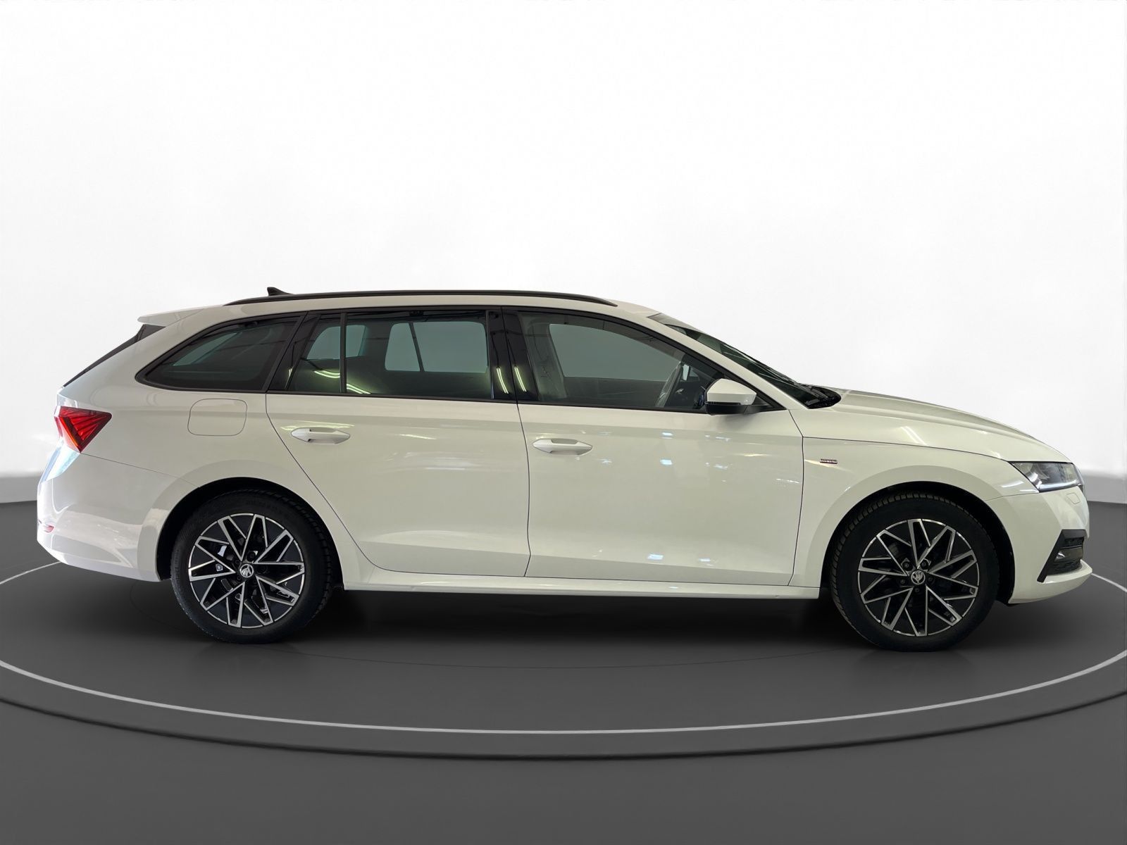 Skoda Octavia Combi 1.0 TSI Clever - Samsaru's Car Outlet