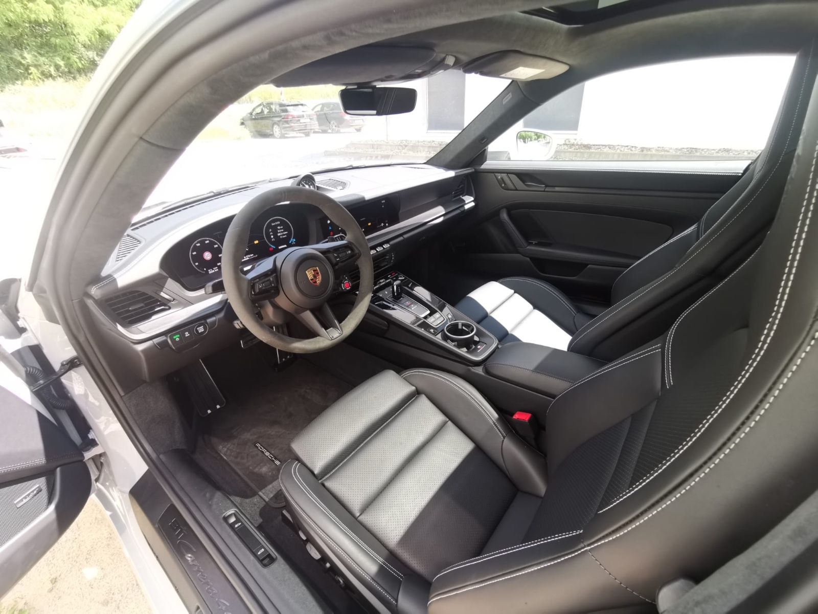 Porsche 992/911 Carrera 4 GTS Coupe - Samsaru's Car Outlet