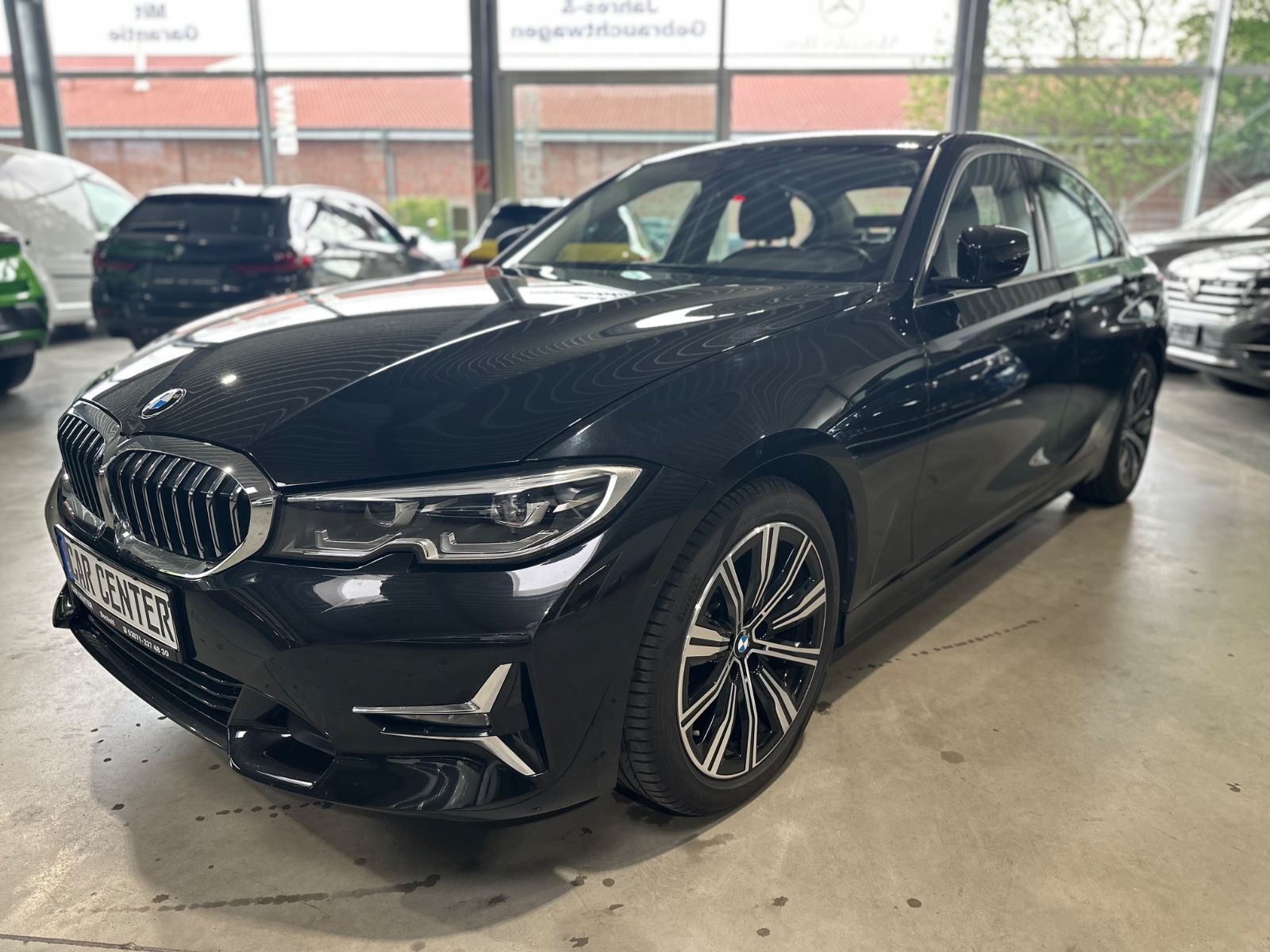 BMW 320 i Lim. Luxury Line - Samsaru's Car Outlet