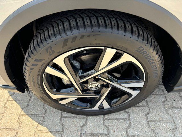 Toyota C-HR 2.0 Hybrid - Samsaru's Car Outlet