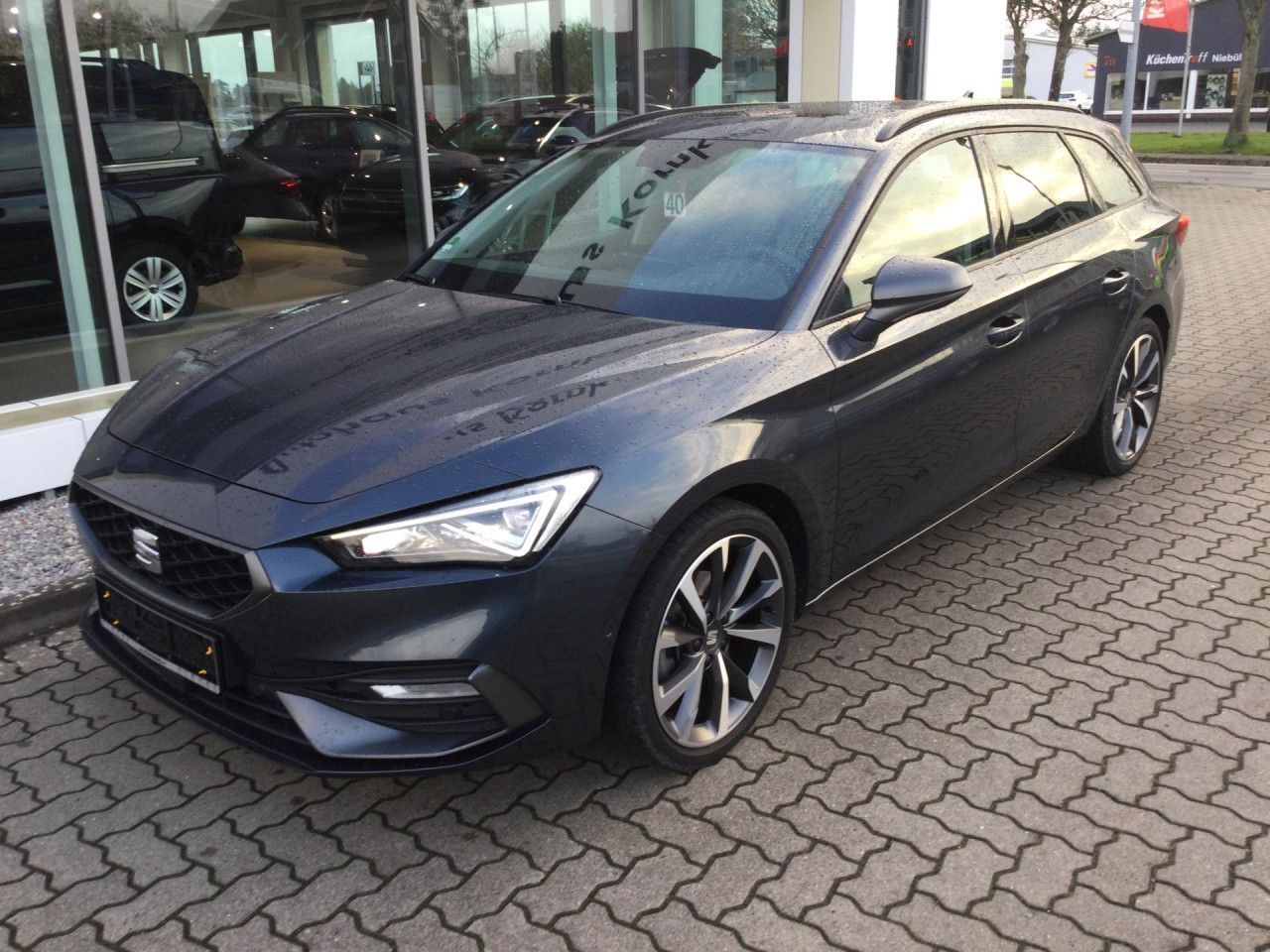 Seat Leon Sportstourer 1.5 eTSI FR AHK Pano