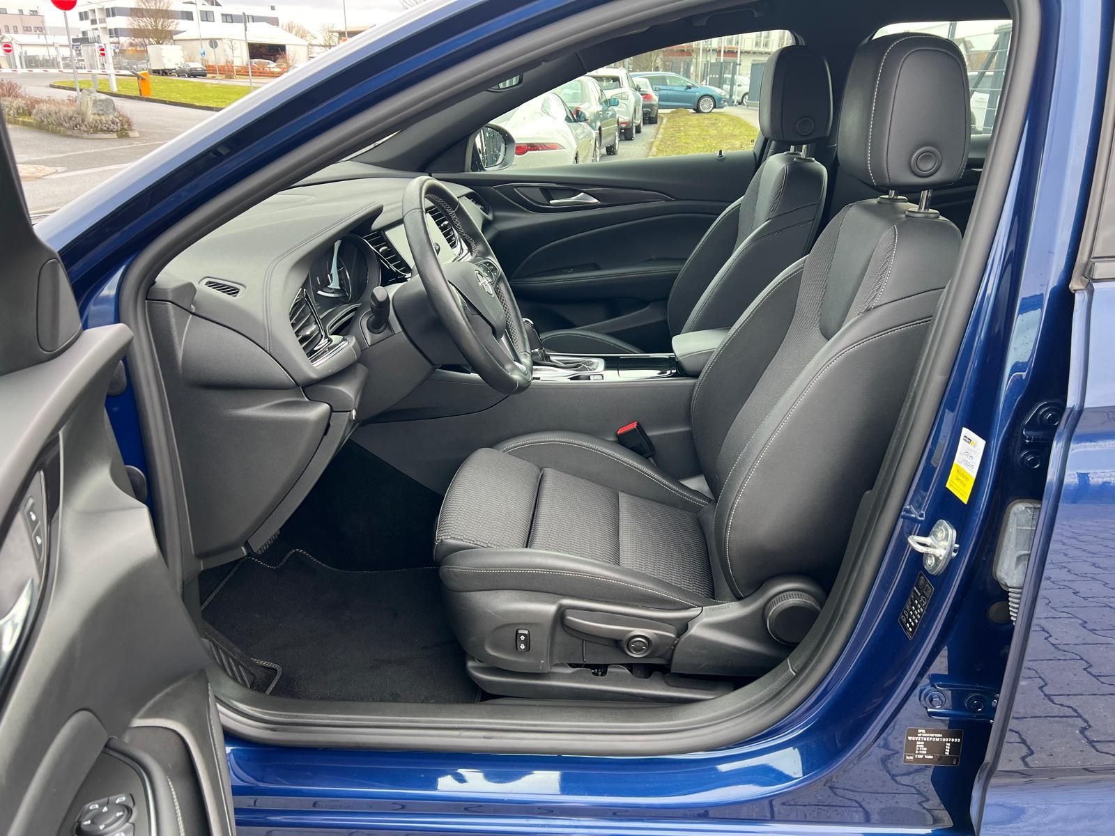 Opel Insignia 2.0 D Elegance Aut. - Samsaru's Car Outlet