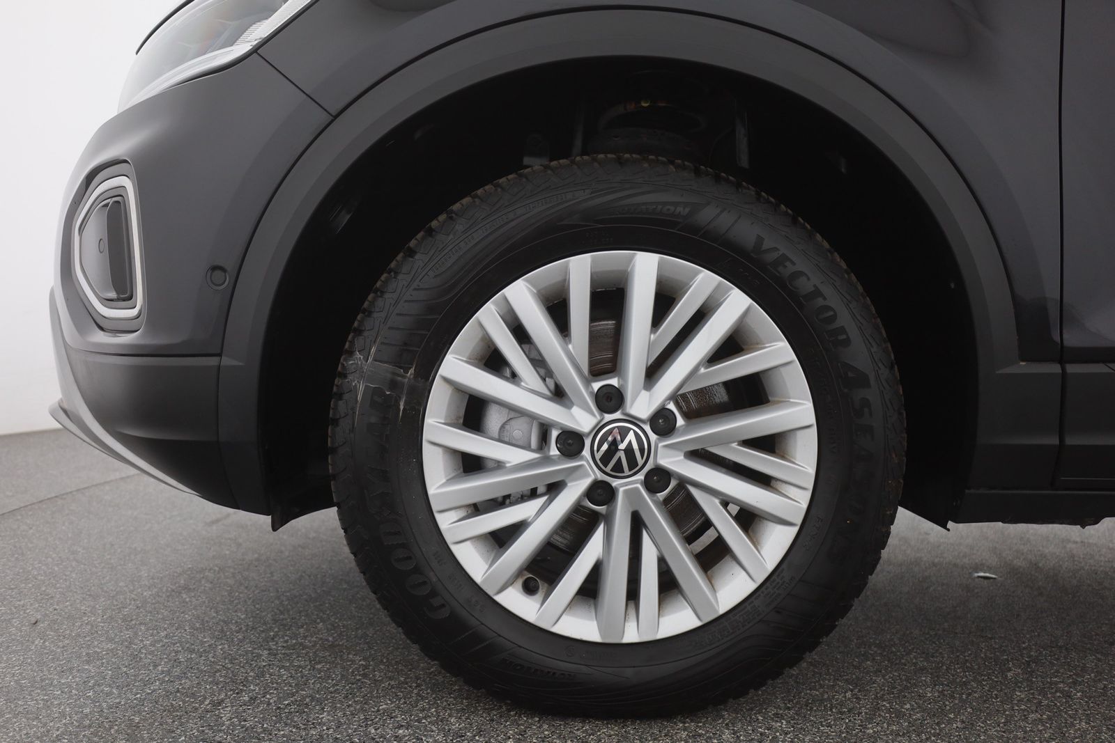 Volkswagen T-Roc 1.5 TSI DSG - Samsaru's Car Outlet