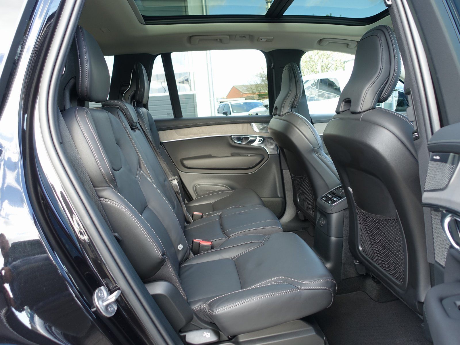 Volvo XC90 Plus Dark T8 AWD Plug-in Hybrid B&W/HUD