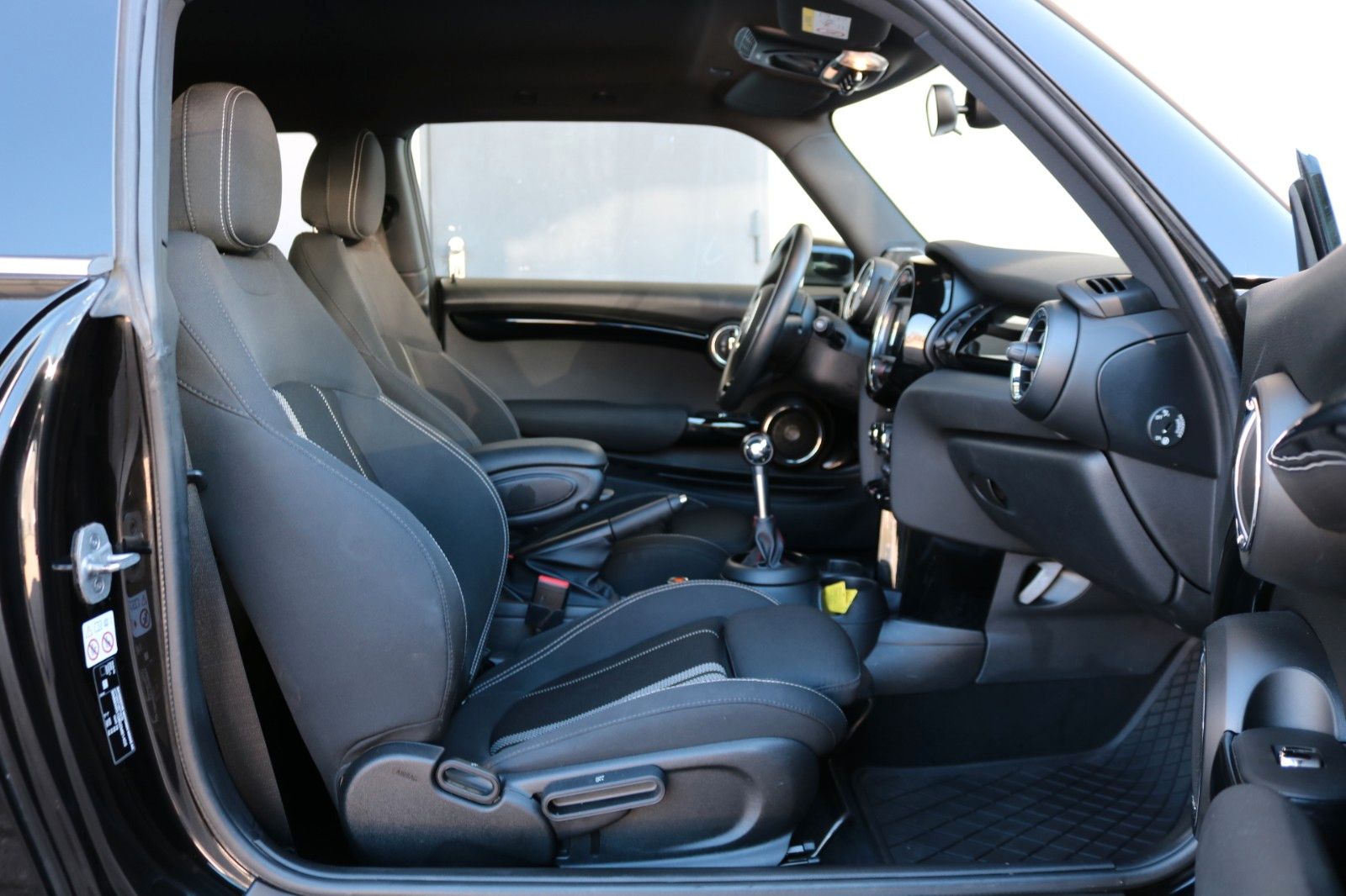MINI Cooper S Pepper II - Samsaru's Car Outlet