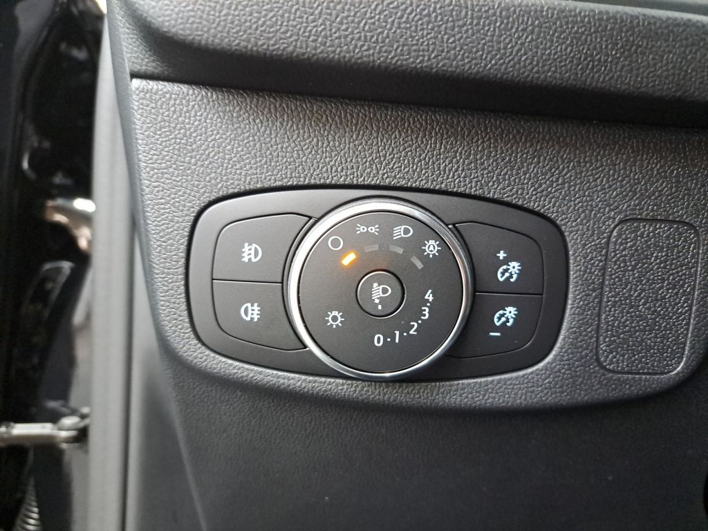 Ford Focus Turnier 1.5 Aut. TITANIUM NAVI RFK LED SH