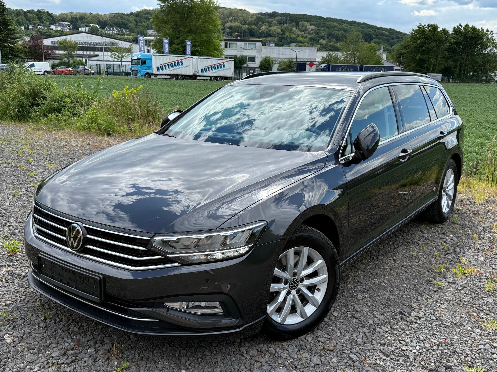 Volkswagen Passat Variant Business - Samsaru's Car Outlet