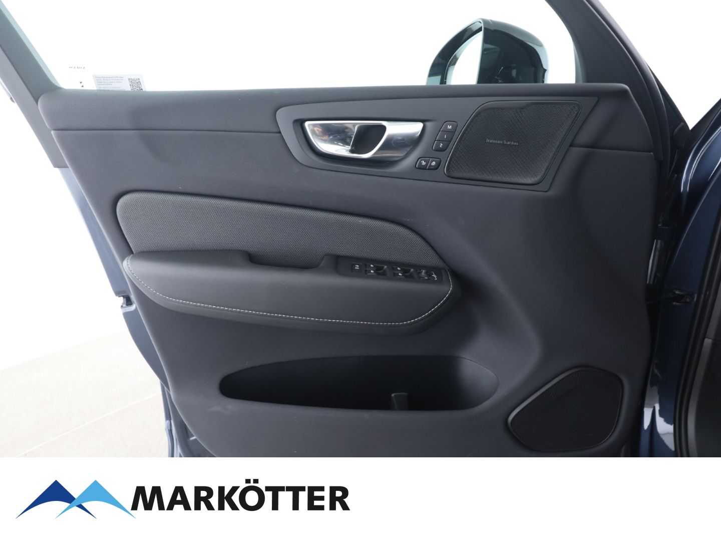 Volvo XC60 T6 Recharge Plug-In Hybrid AWD Plus Dark - Samsaru's Car Outlet