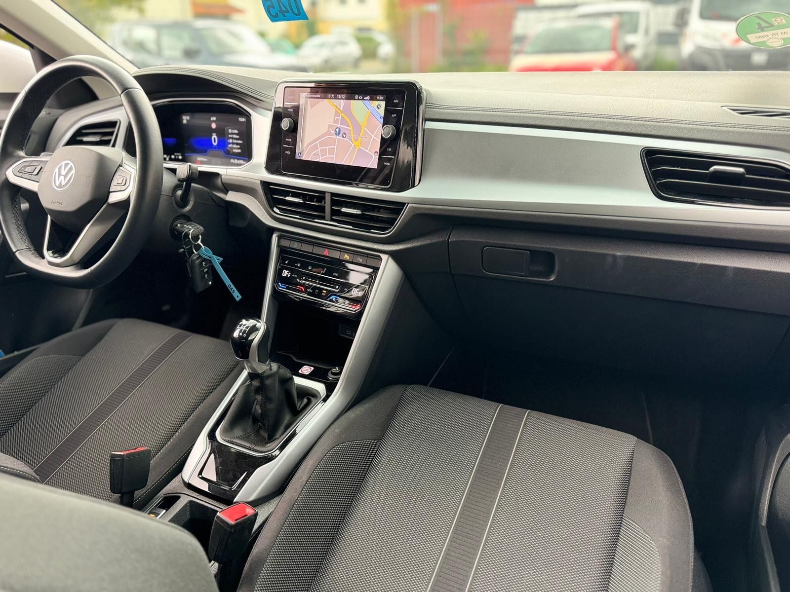 Volkswagen T-Roc Life - Samsaru's Car Outlet