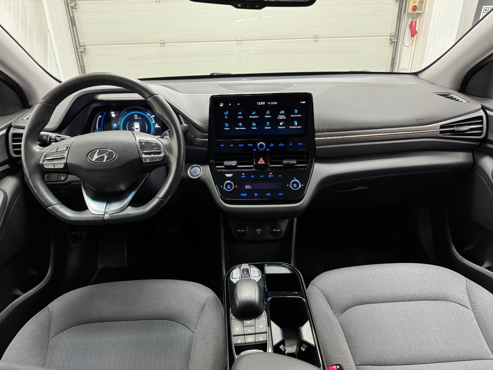 Hyundai IONIQ Style Elektro - Samsaru's Car Outlet