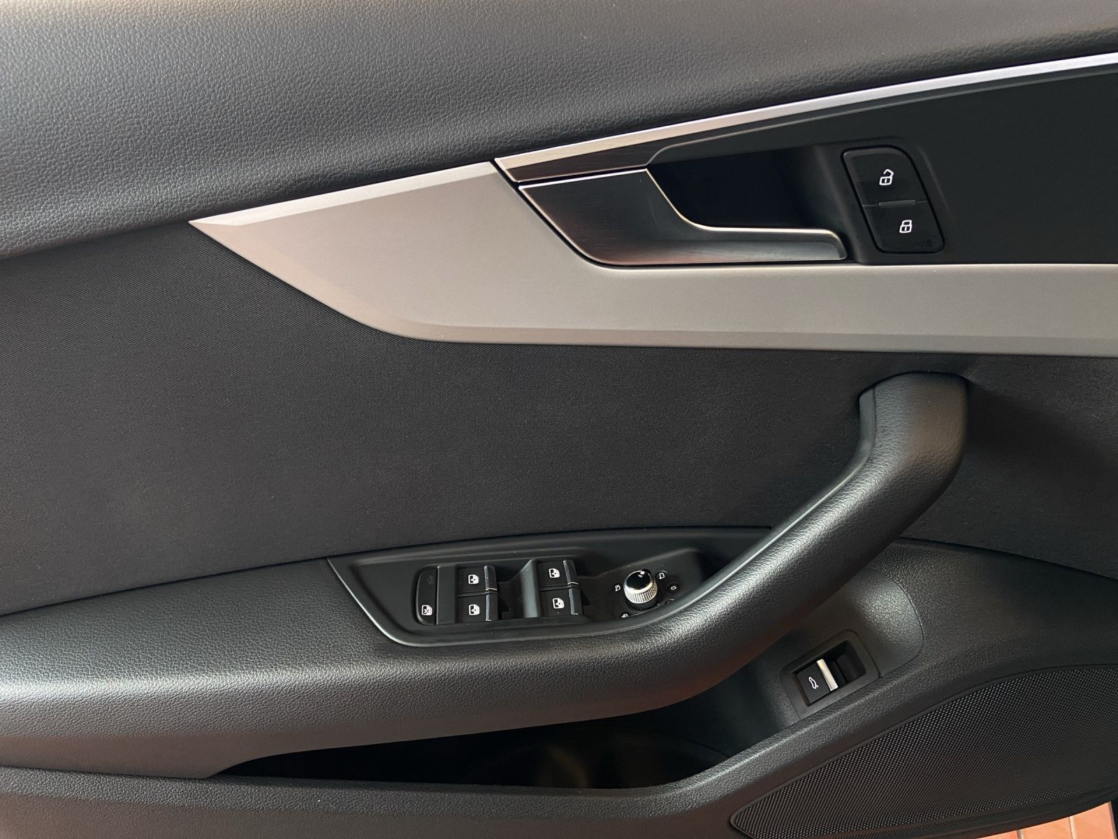 Audi A4 Avant 40 TFSI S tronic - Samsaru's Car Outlet