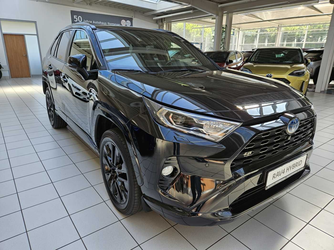 Toyota RAV4 Hybrid Style Black - Samsaru's Car Outlet