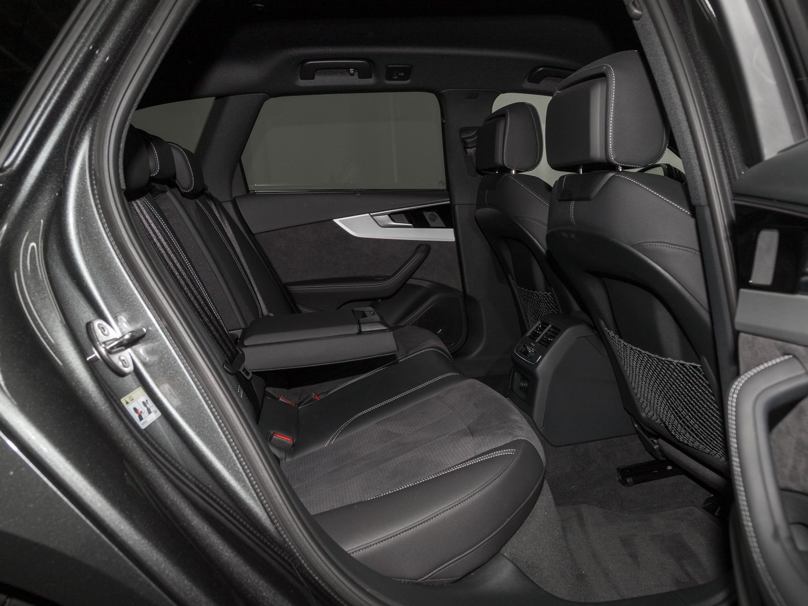 Audi A4 Avant 40 TFSI Q 2x S LINE MATRIX AHK LM19 KAM