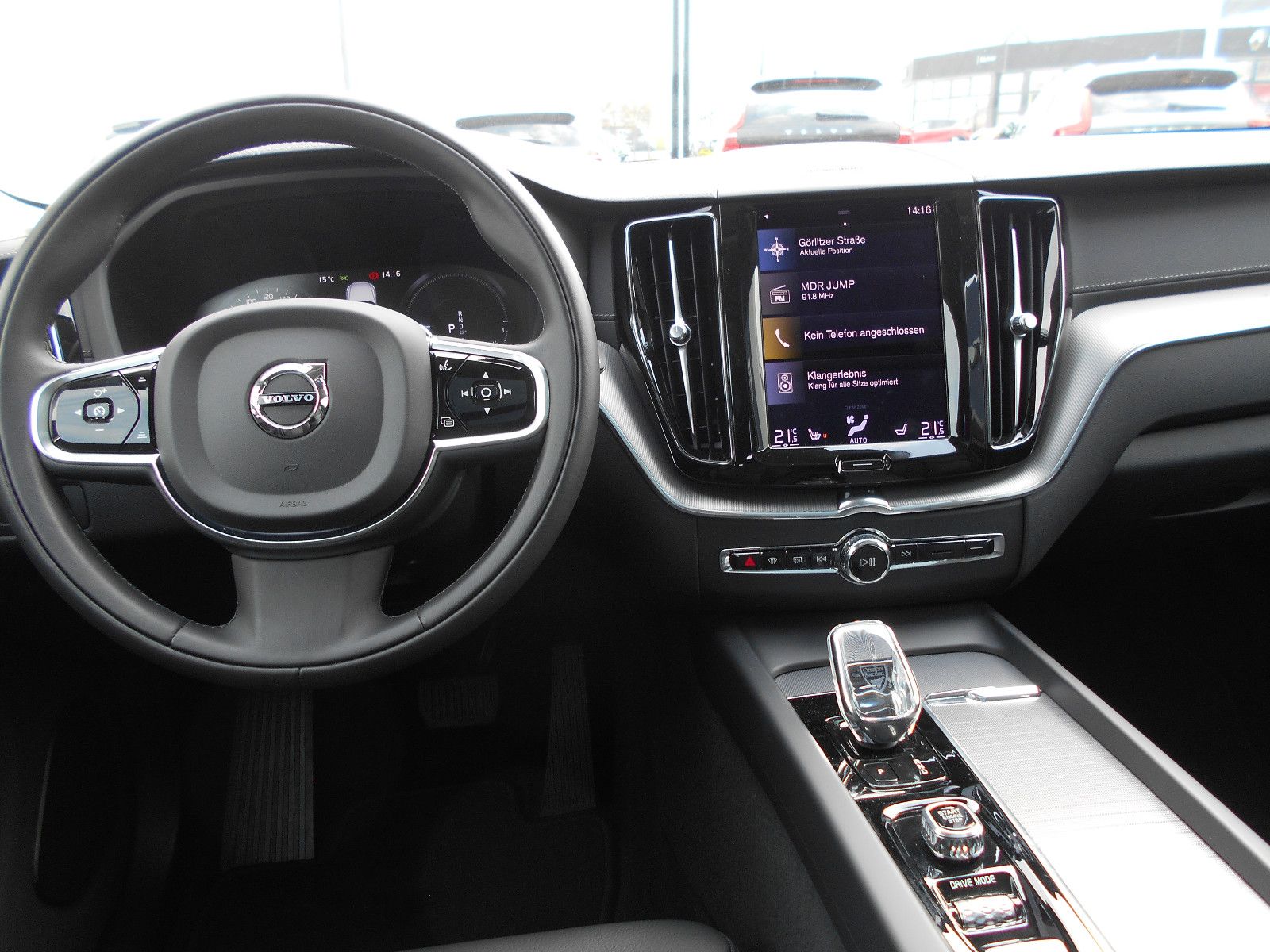 Volvo XC60 Inscription T6 Recharge Plug-In Hybrid AWD - Samsaru's Car Outlet