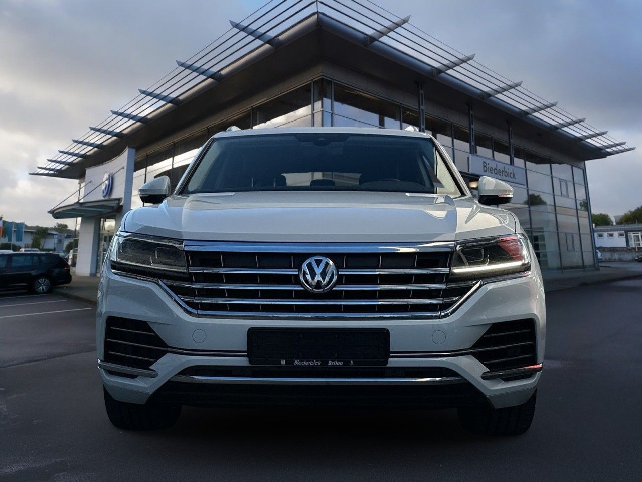 Volkswagen Touareg 3.0 V6 TDI Elegance 4Motion - Samsaru's Car Outlet