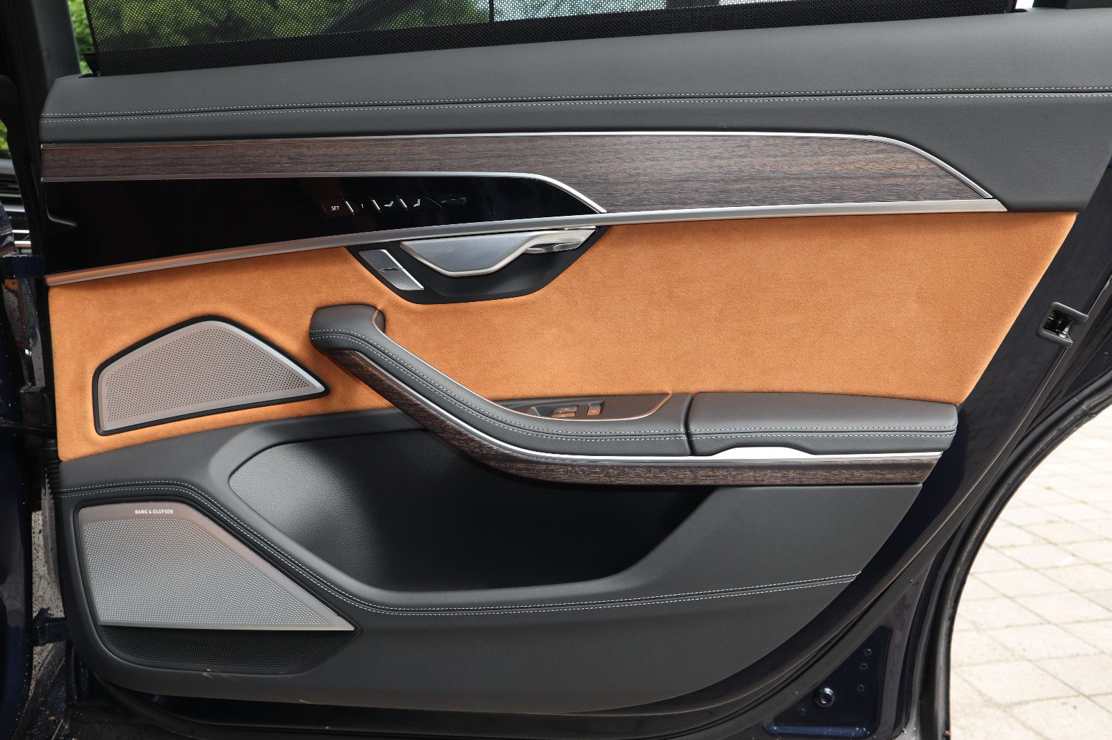 Audi A8L 55 TFSI lang - Samsaru's Car Outlet