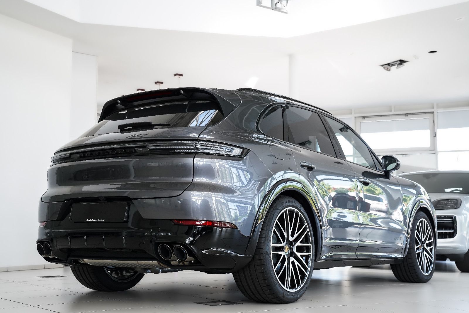 Porsche Cayenne GTS Hinterachslenkung 360 Pano AHK ACC