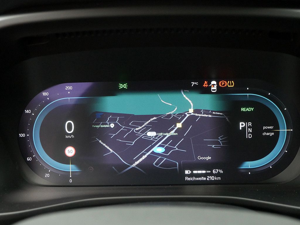 Volvo XC40 Plus Recharge Pure Electric AHK