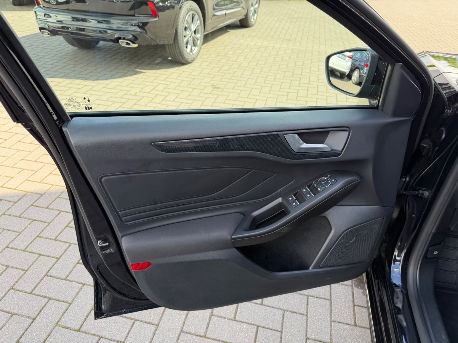 Ford Focus Lim. 1.5TDCI ST-Line*ACC*LED*NAVI*KAMERA