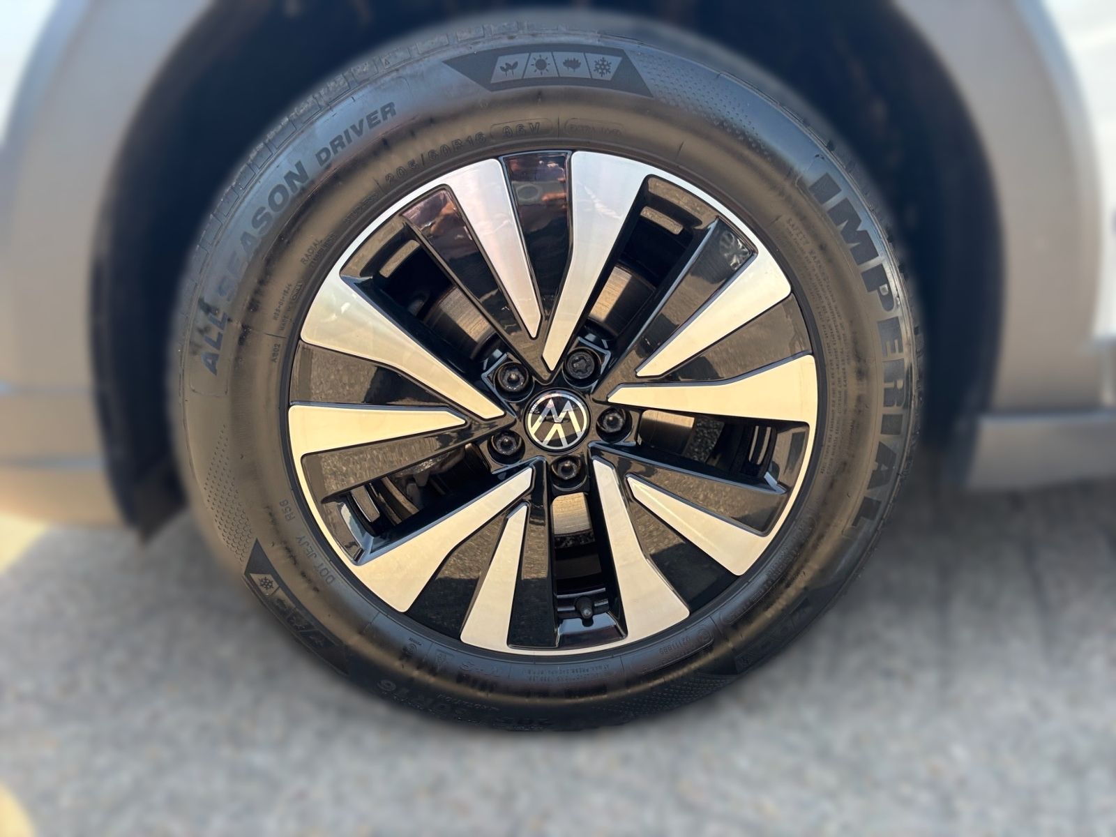 Volkswagen Taigo 1.0 TSI LIFE - Samsaru's Car Outlet