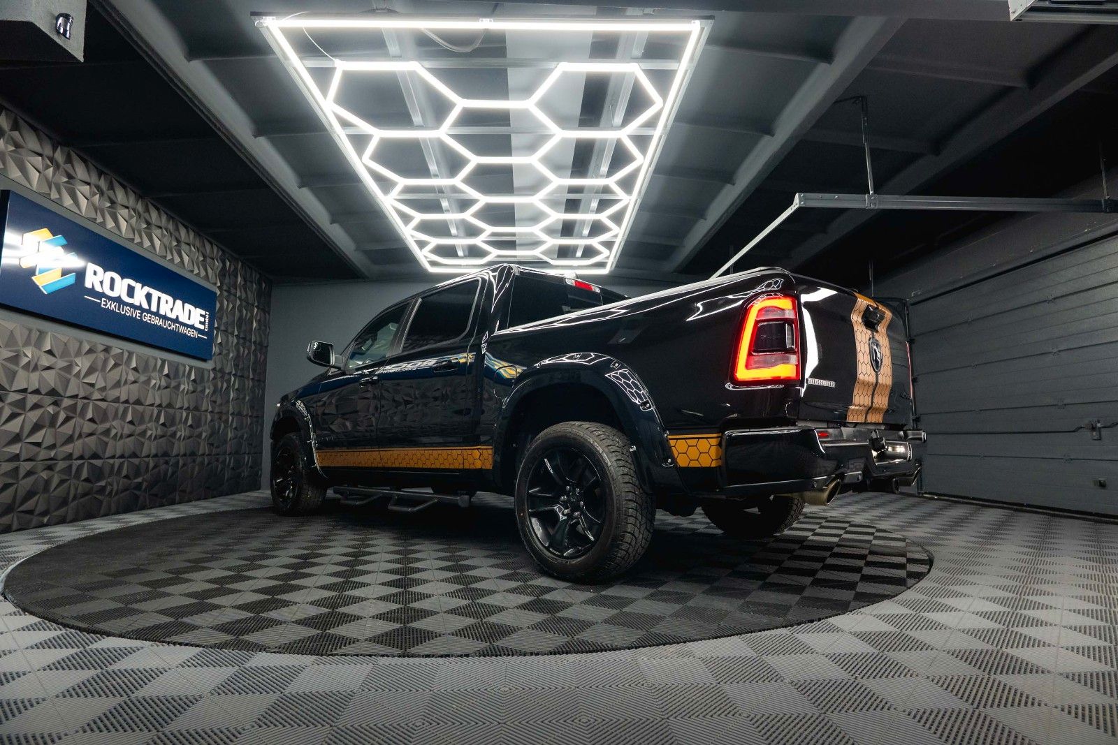 Dodge RAM 5.7 V8 HEMI 4x4 OFFROAD Night Limited 19%