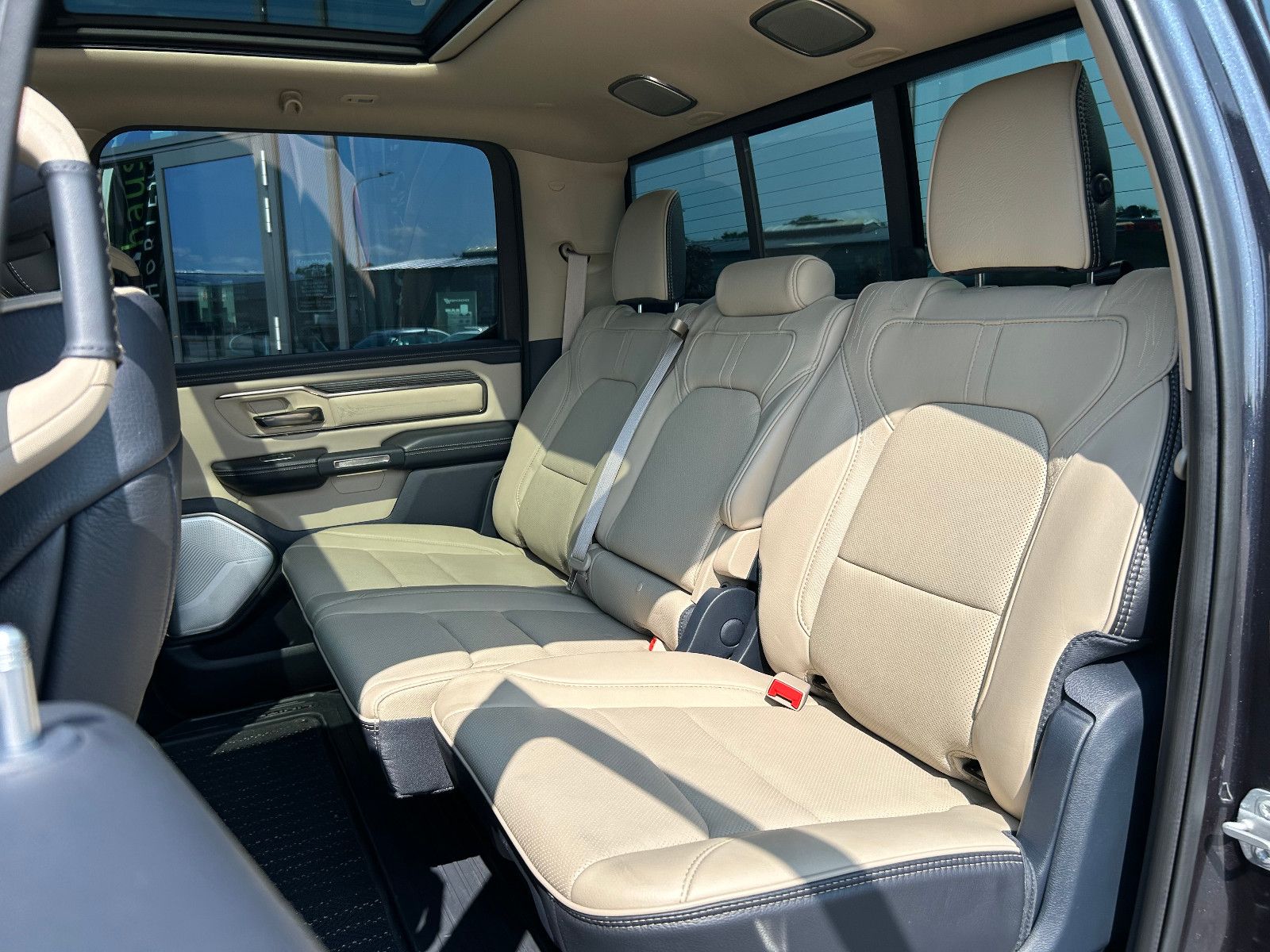Dodge RAM 1500 Limited *LUFT*LPG*ACC*360*PANO*DE*