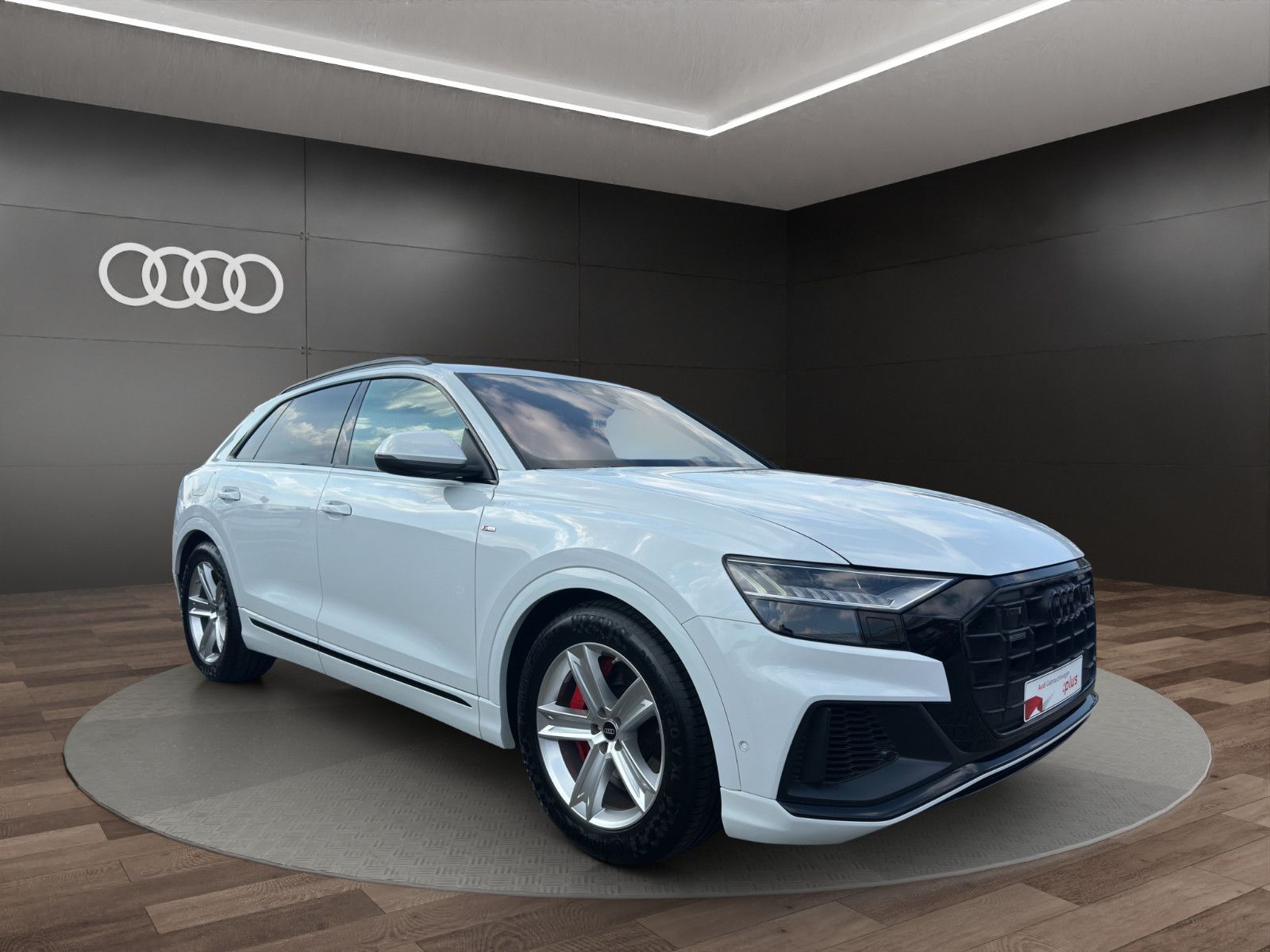 Audi Q8 55 TFSI e qu. tiptr. S LINE+AHZV+AIR+HD+NIGHT