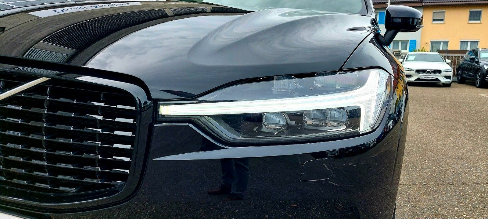 Volvo XC60 T6 R-Design Recharge Plug-In Hybrid AWD