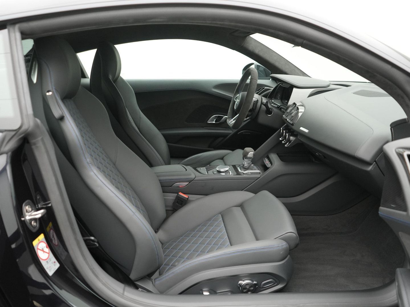 Audi R8 5.2 performance RWD - Samsaru's Car Outlet
