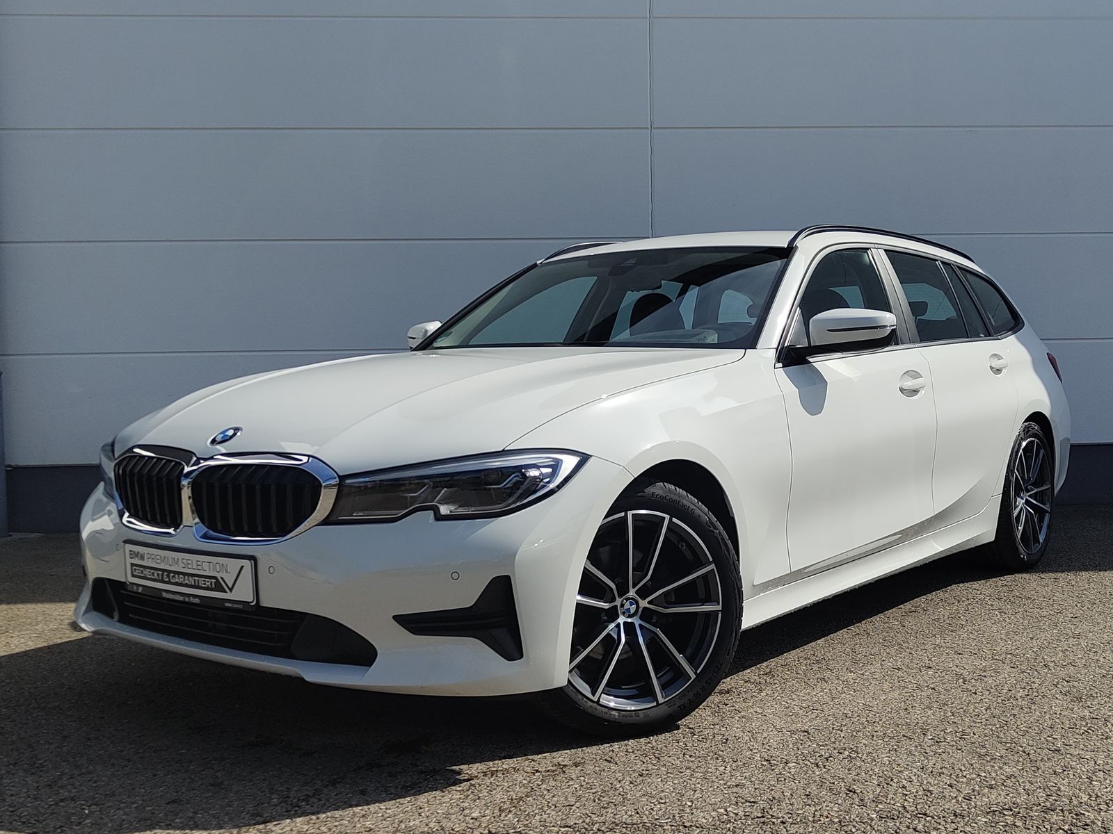 BMW 320i Touring Advantage - Samsaru's Car Outlet